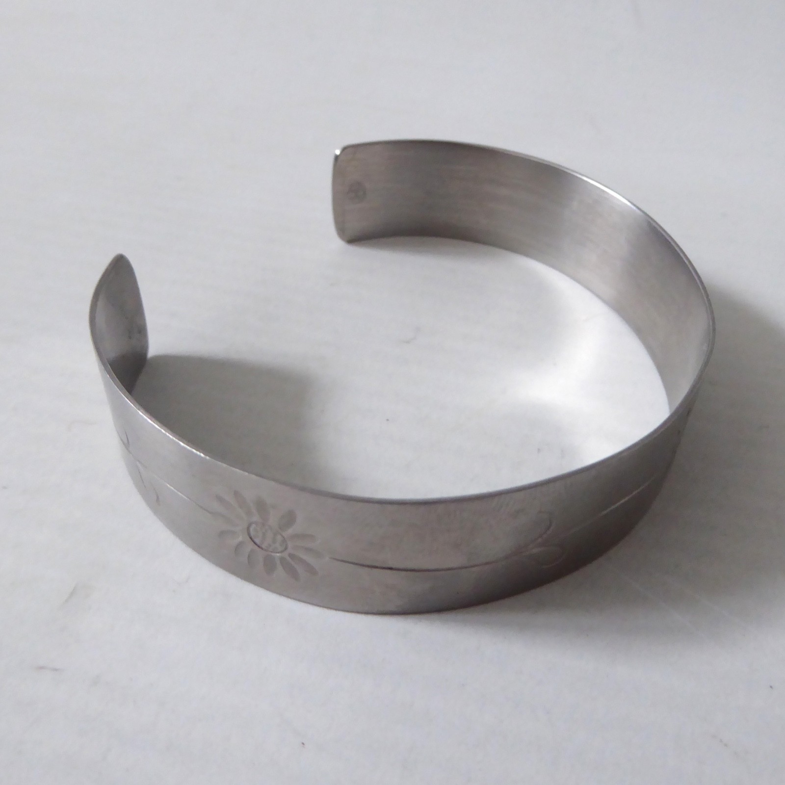 Stamped IVS modernist stainless steel vintage flower bracelet bangle, retro cuff