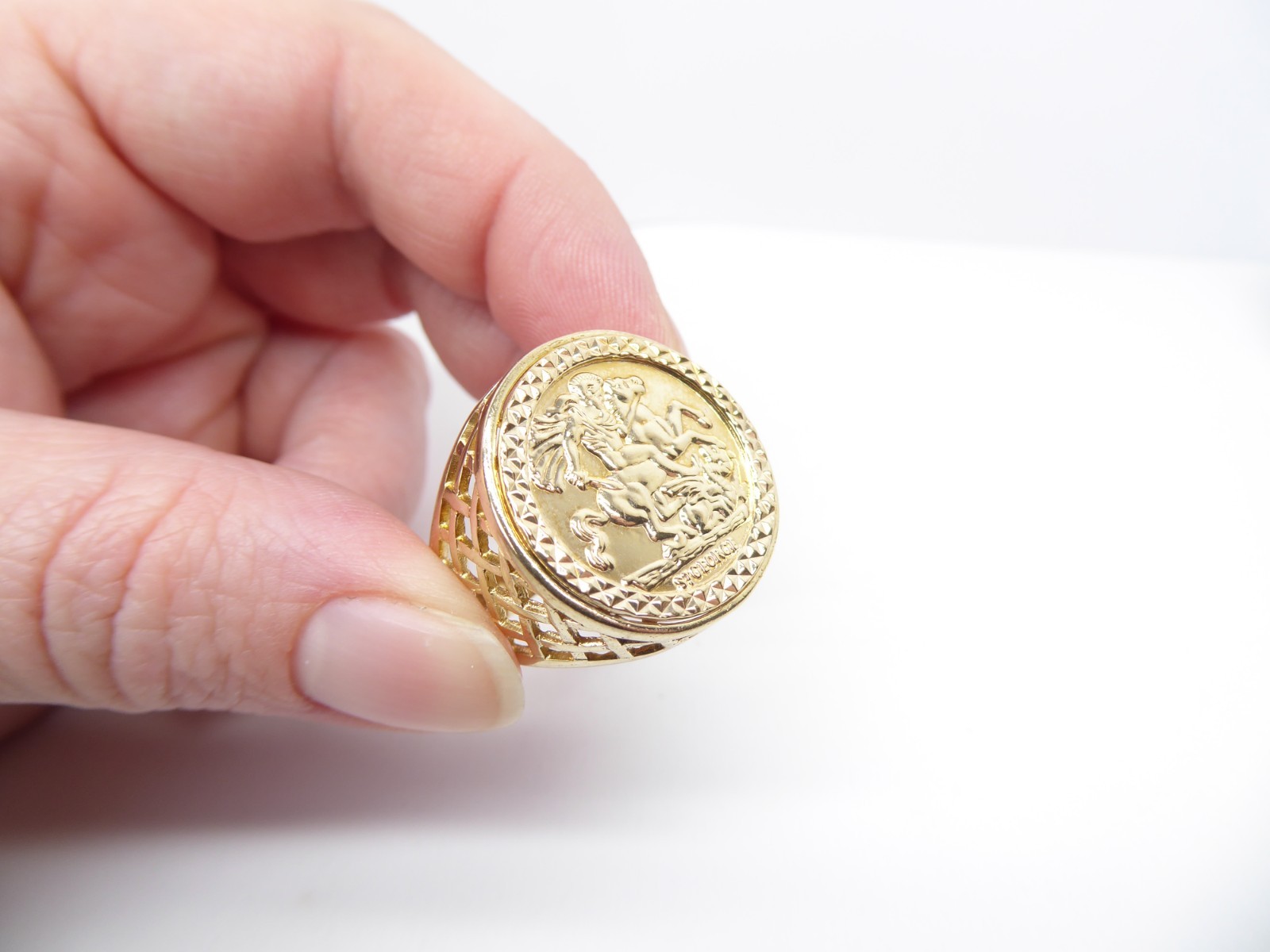 9ct Gold Signet Ring George & the Dragon Disc 5.3grams Hallmarked size U 1/2 Box