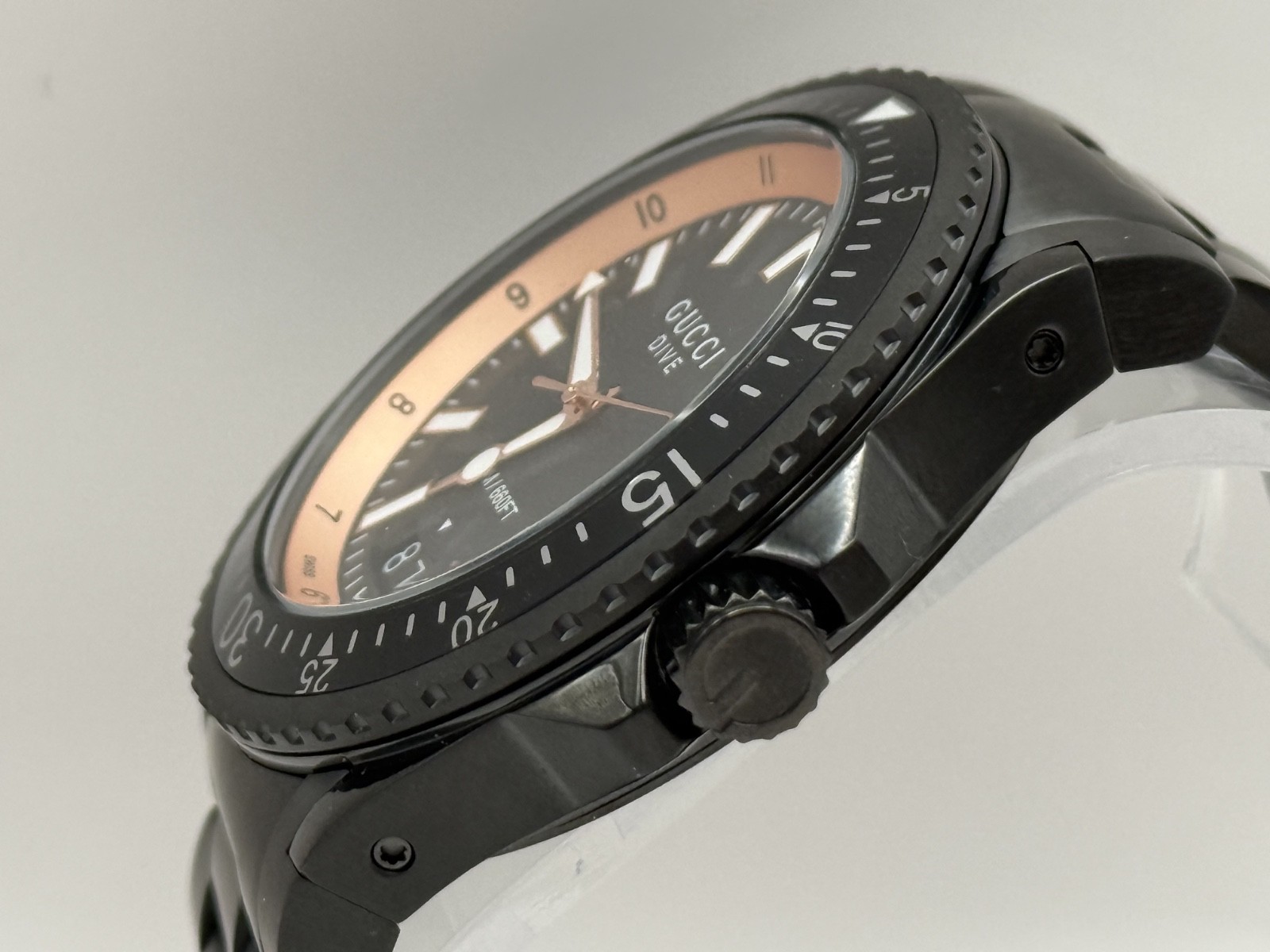 GUCCI Dive YA136213 Date Quartz Black Dial Mens Watch 45mm.