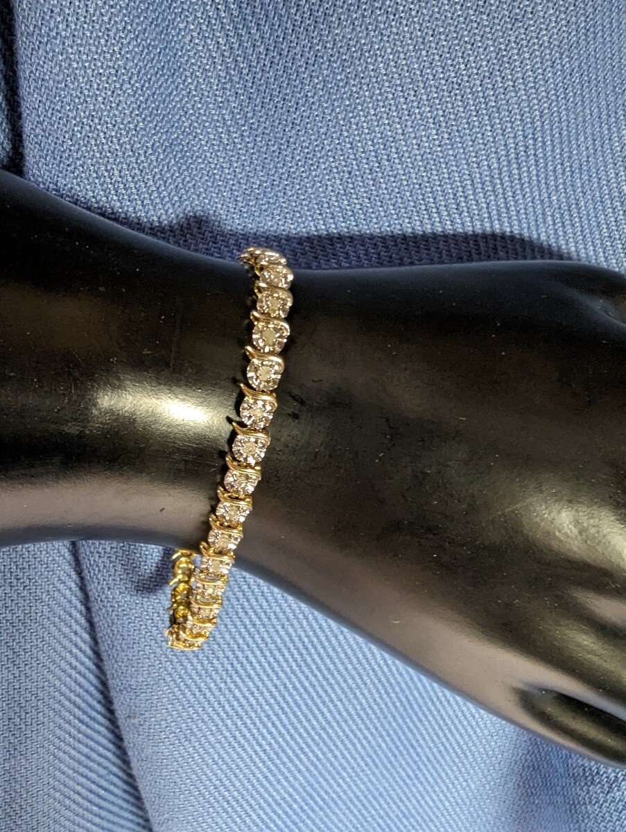 10K Two-Toned Natural Diamond Tennis Bracelet Gold 6.23 grams, 7 Inches