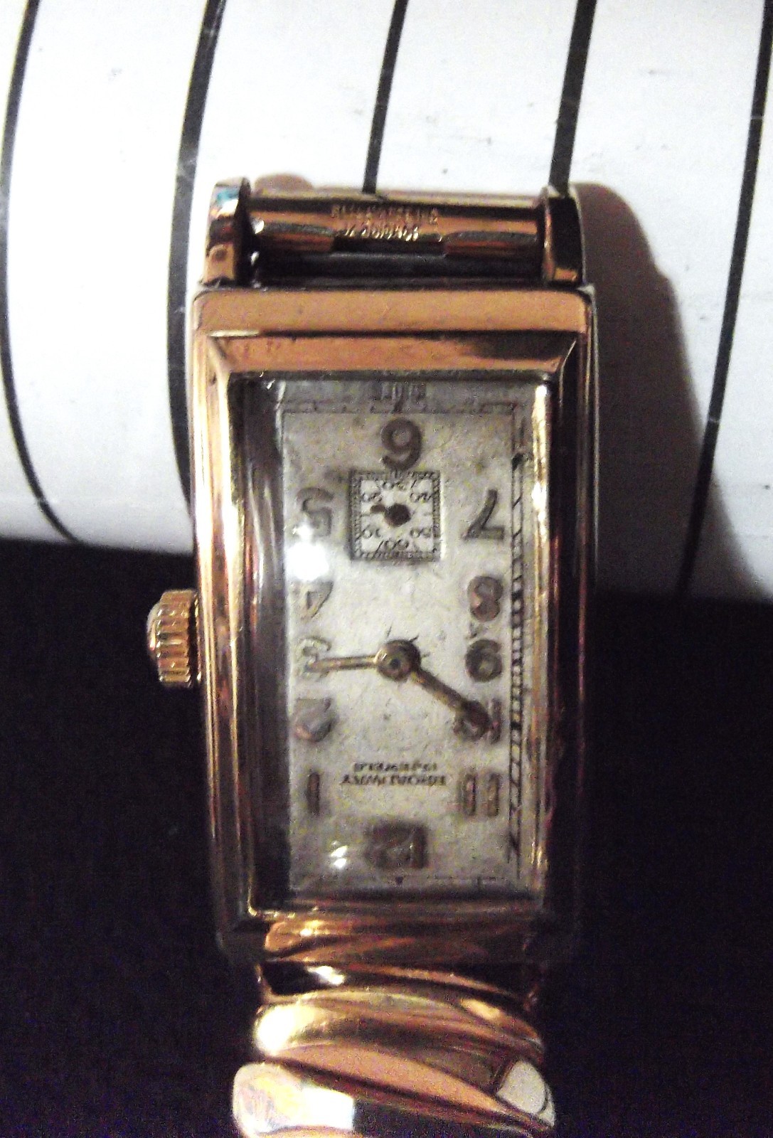 VINTAGE ART DECO BROADWAY CURVED MEN’S WATCH 1OK G/F BAND MANUAL WIND