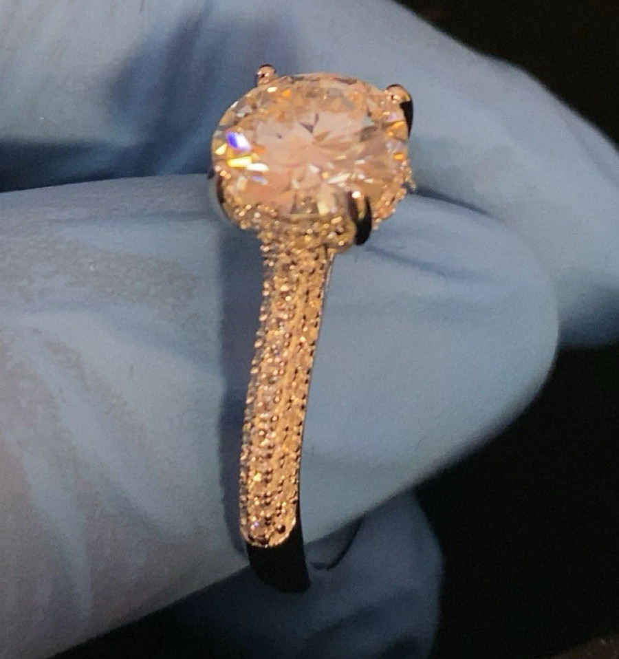 VVS1 Moissanite 2ct Diamond Cut Engagement/Promise Ring