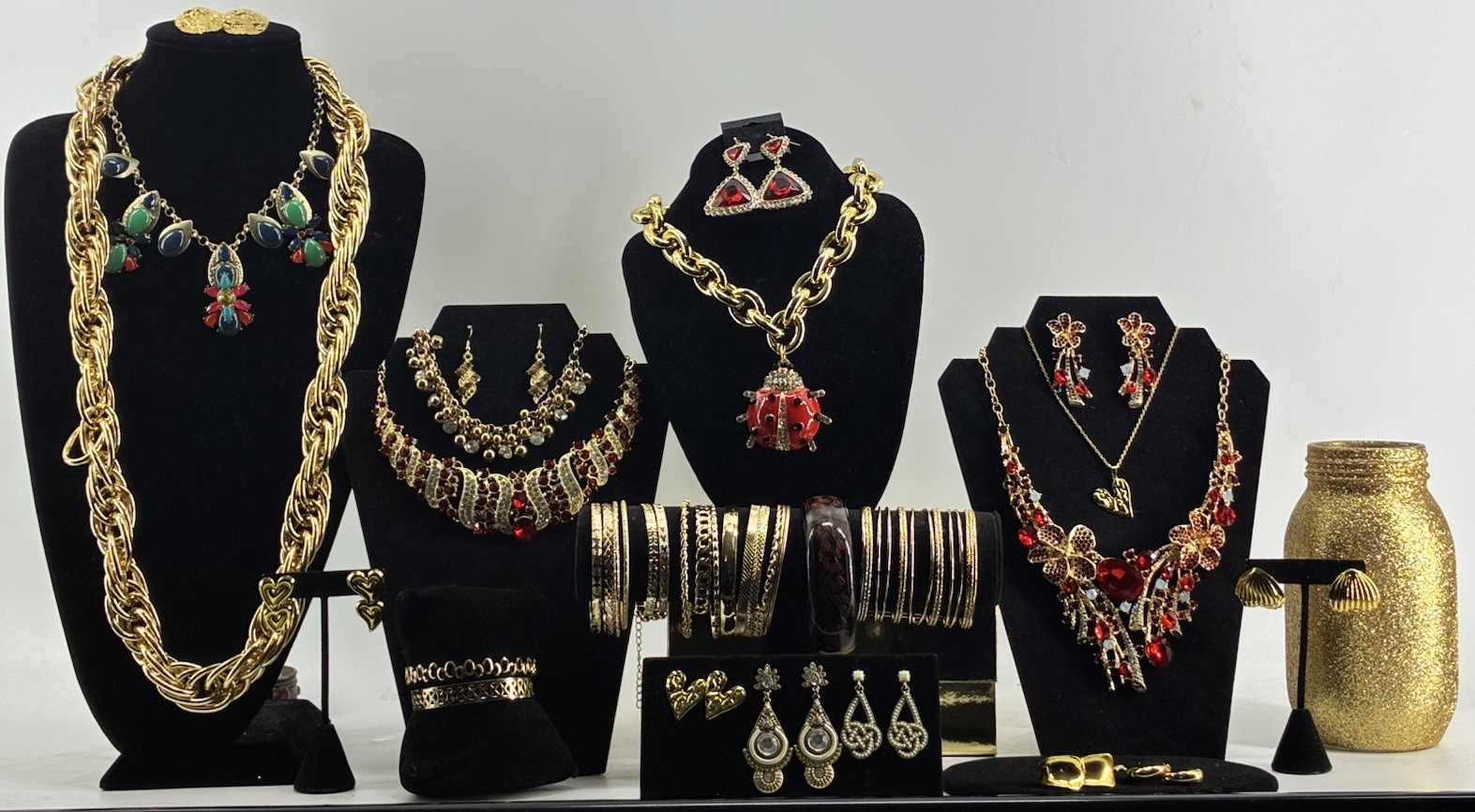 Fashion Costume Jewelry Lot Necklaces Earrings Bracelets Gold Tone Red Green