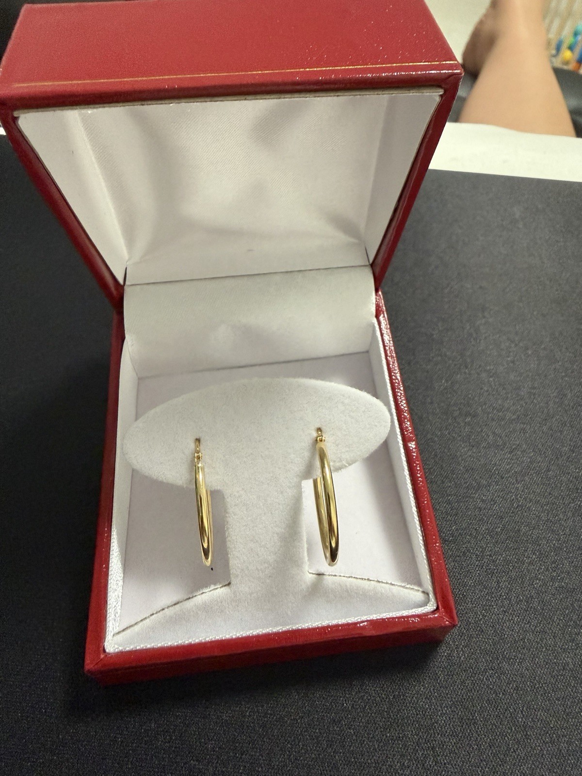 14K Yellow Gold Classic Round Hoop Earrings Thin Polished Endless Hoops 1.52g