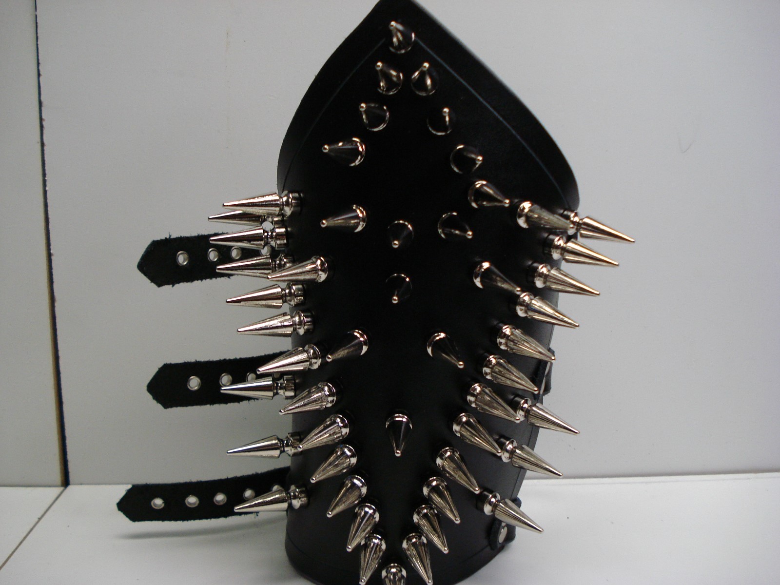 LEATHER SPIKED ARMBAND. BLACK METAL ….(MDLA0071)….. BELENOS