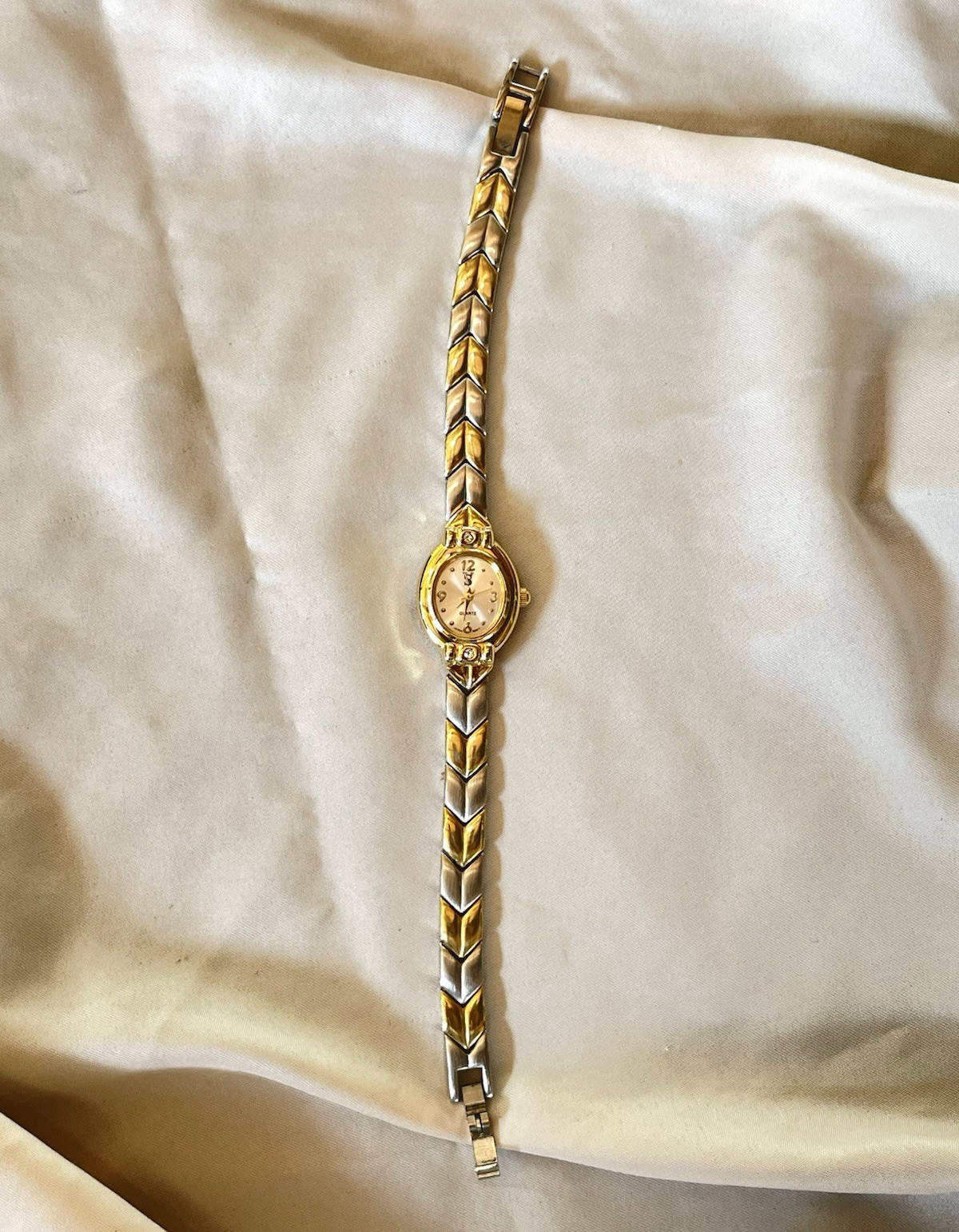 Vintage Sergio Valente Women’s Oval Quartz Analog Wristwatch Two-Tone Gold Dial