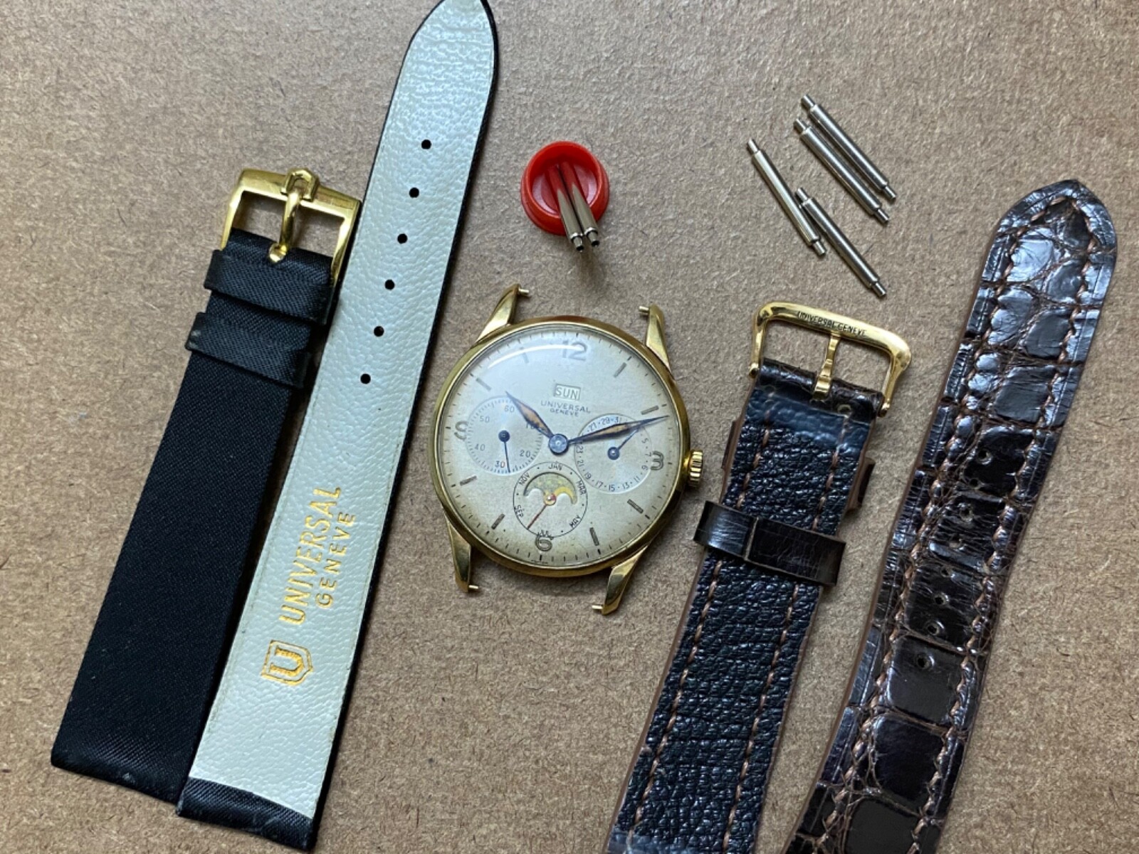 vintage Univeral Geneve Triple date Moonphase Soild gold 14k 51308 291 buckle