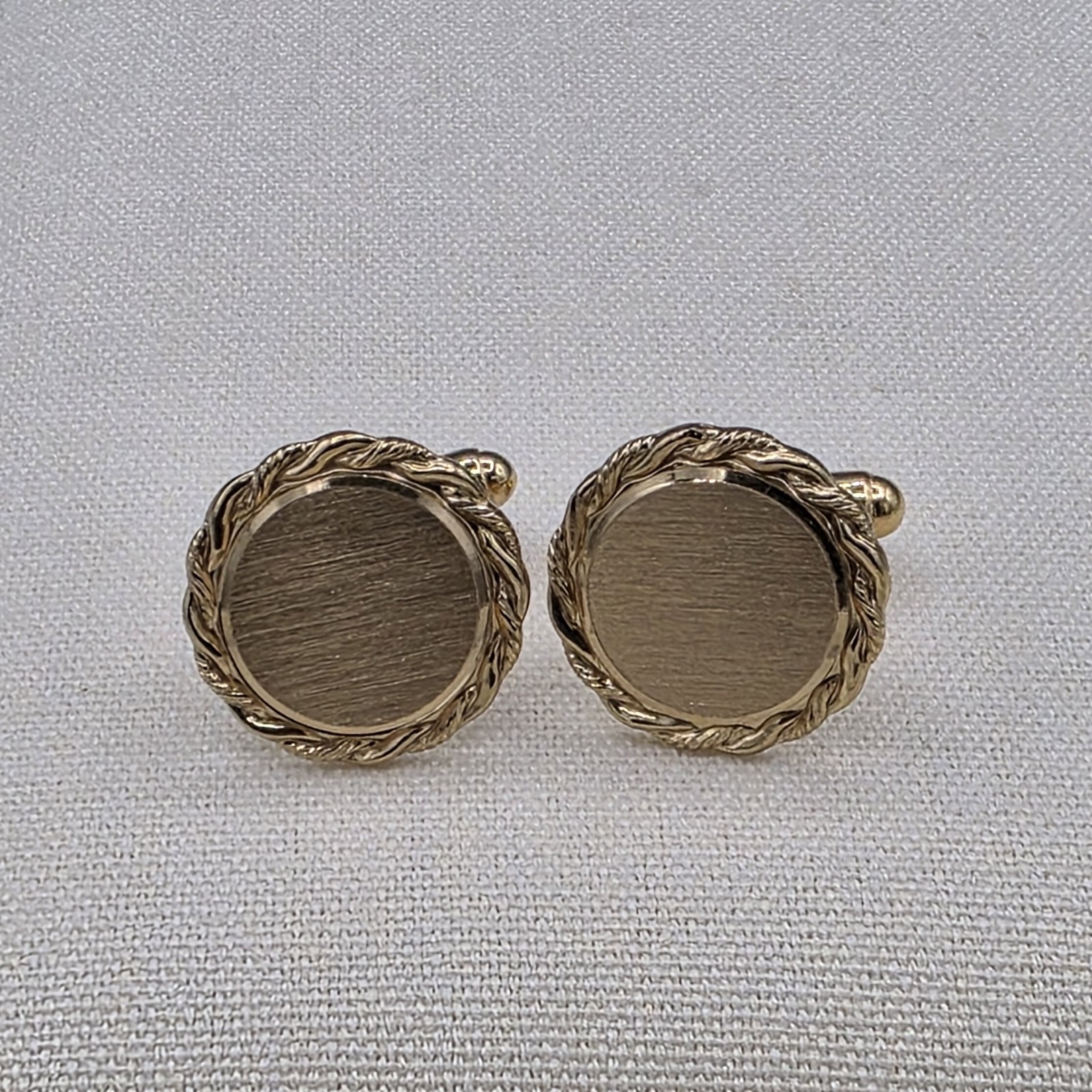 Gold Tone Round with a Rope Border Engravable Cufflinks