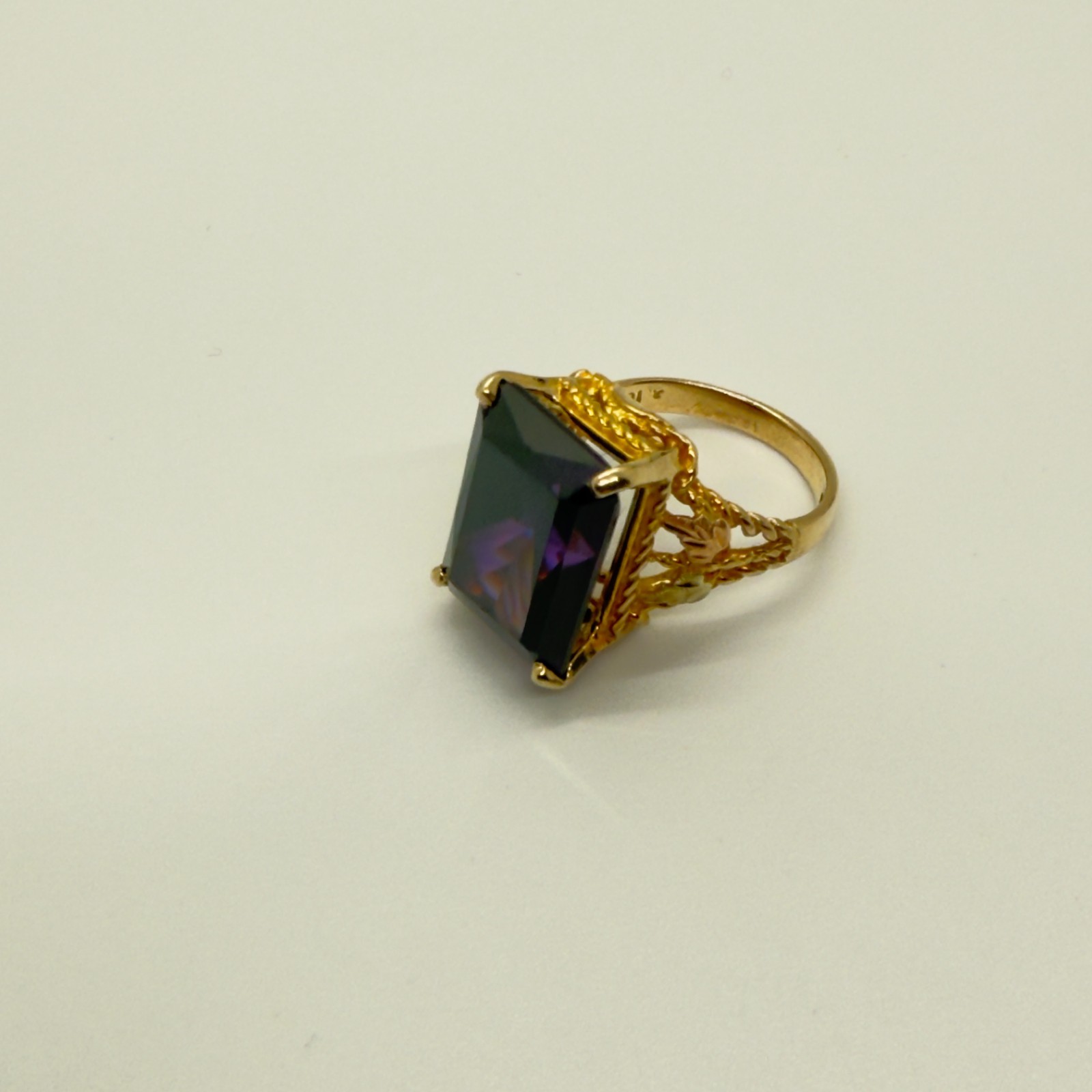 Vintage Landstrom’s Black Hills Gold 10K & 12K Synthetic Alexandrite Ring Sz 6