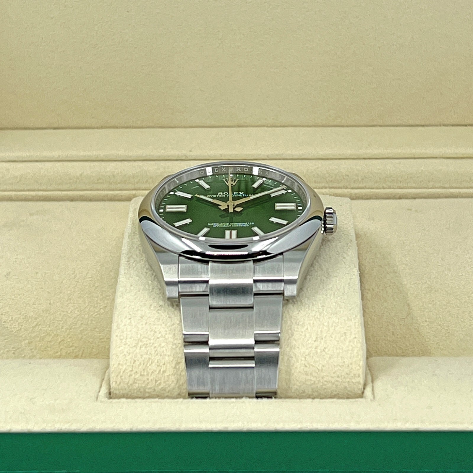Rolex Oyster Perpetual 41, Green, Ref# 124300-0005, Unworn Complete 2023