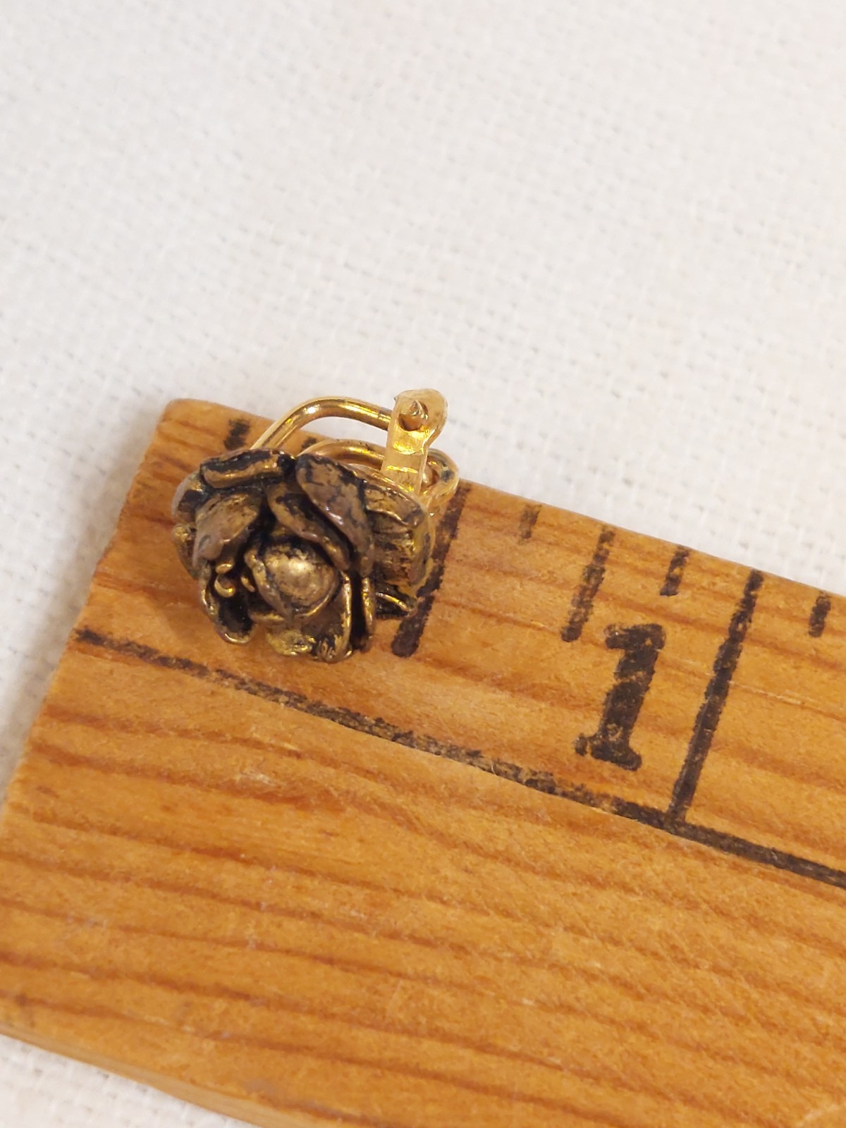 Vintage Gold Tone Rose Flower Clip On Earrings Floral MCM Costume Simple Retro