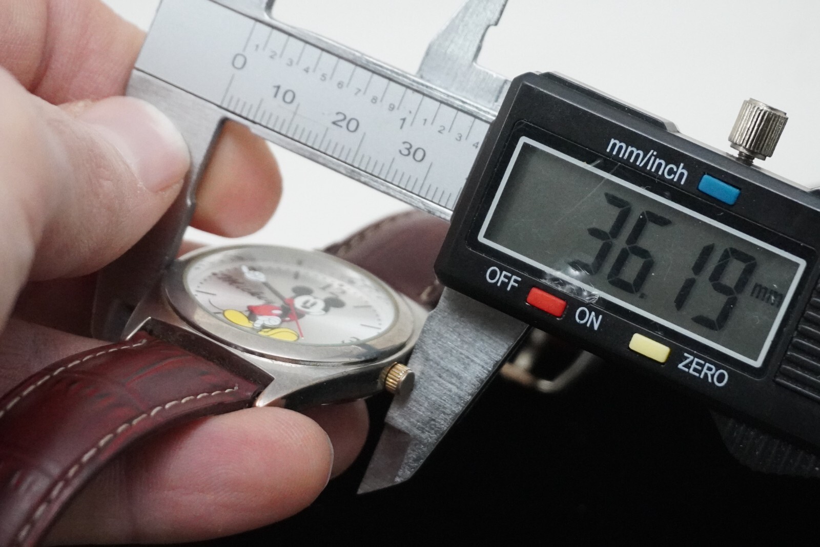 Accutime Mickey Mouse 0718 mck623 Quartz Watch With Box