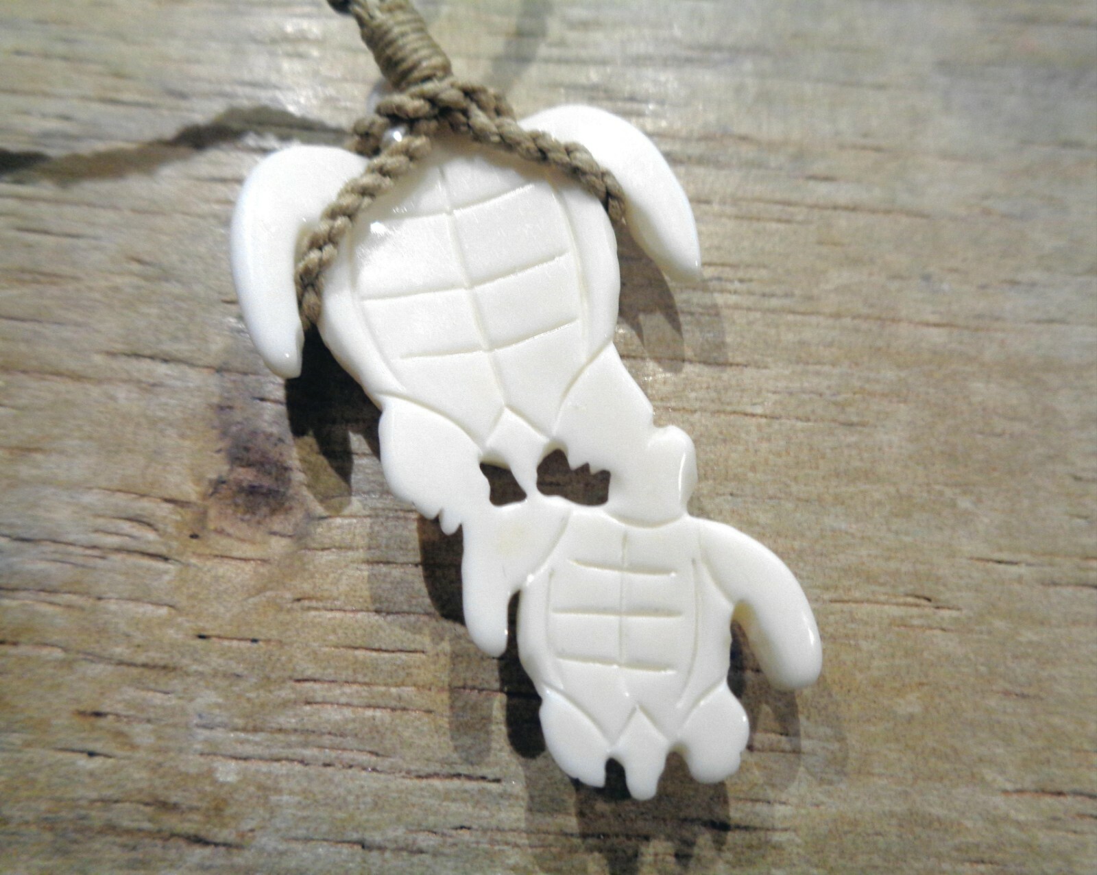 31MM CARVED WATER BUFFALO BONE HAWAIIAN ADULT BABY HONU SEA TURTLES NECKLACE 27″
