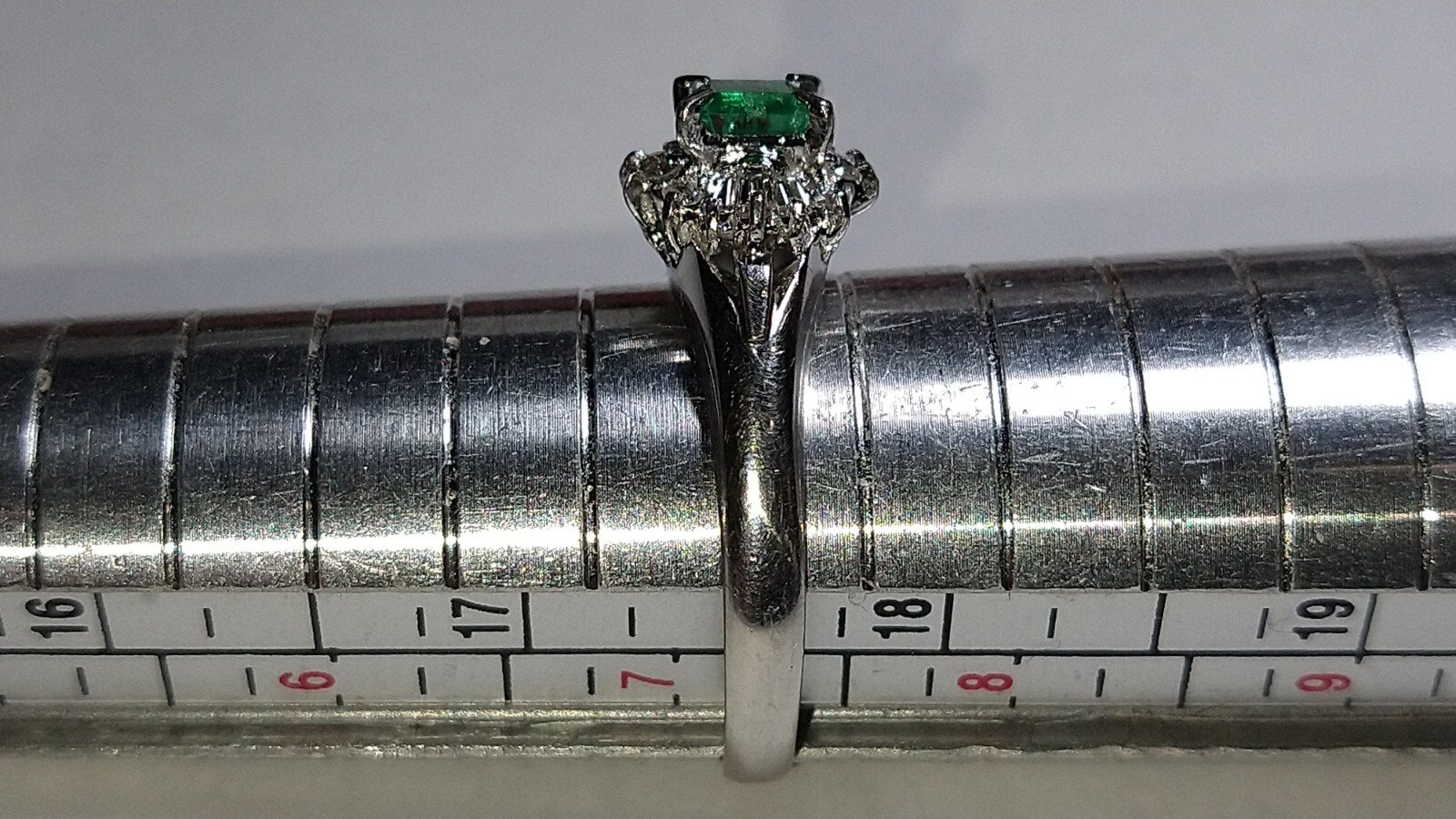 Solid platinum 0.57 carat natural emerald diamond ring 4.5 grams – pt900