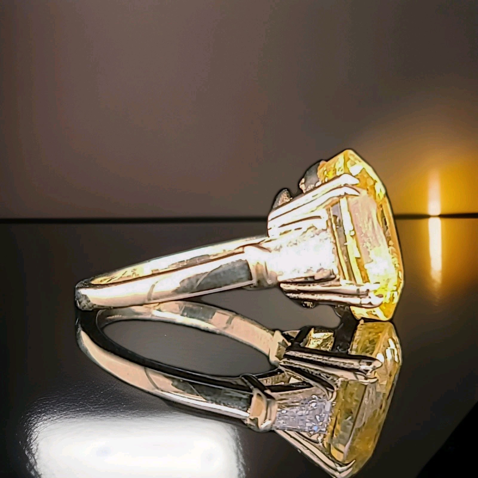 Vintage 14k Yellow gold Engagement ring 11.70ct Natural Oval Yellow Sapphire GIA