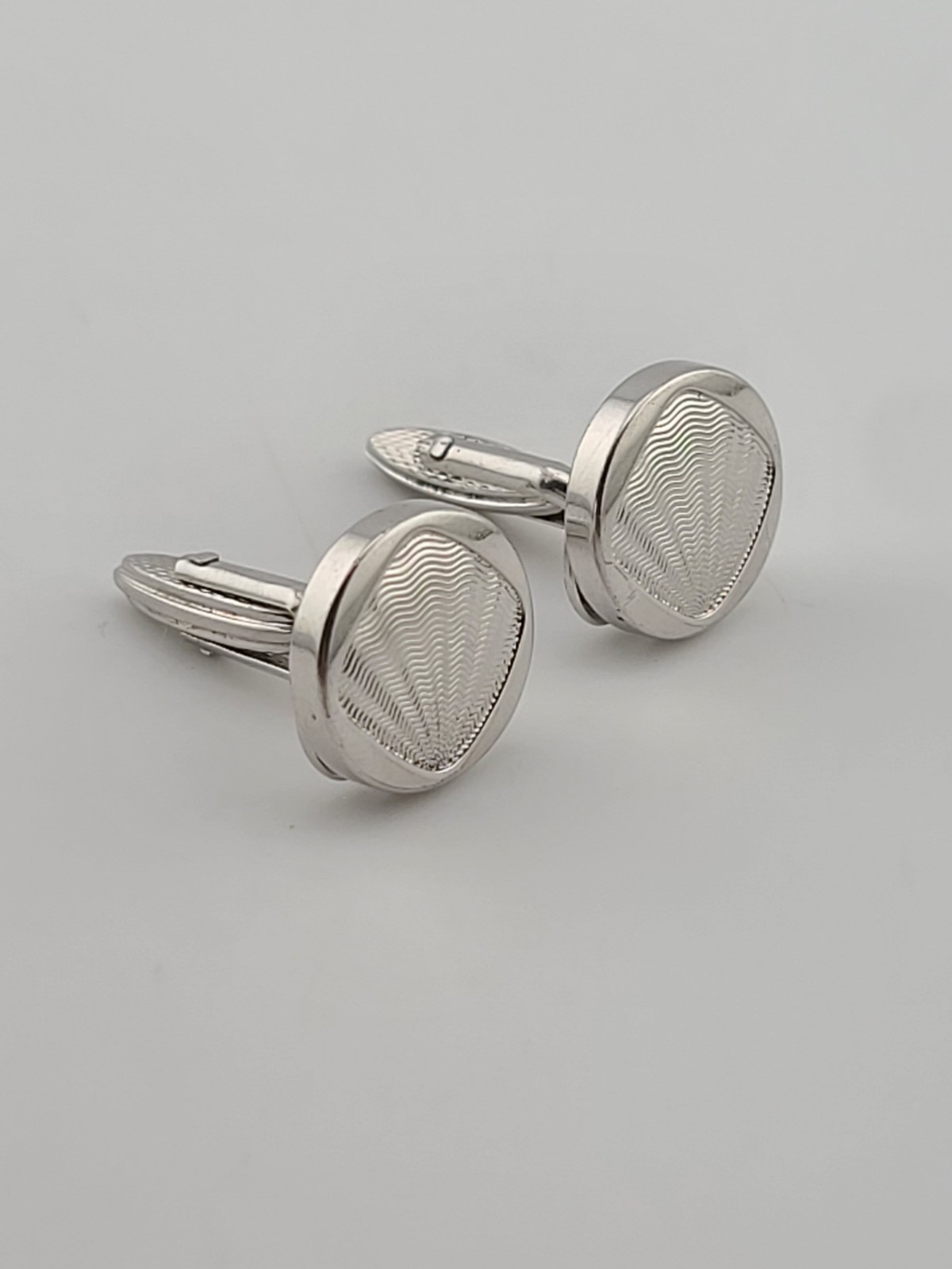 Vintage 1980’s Alfred Dunhill Sterling Silver Seashell Round Cufflinks England.