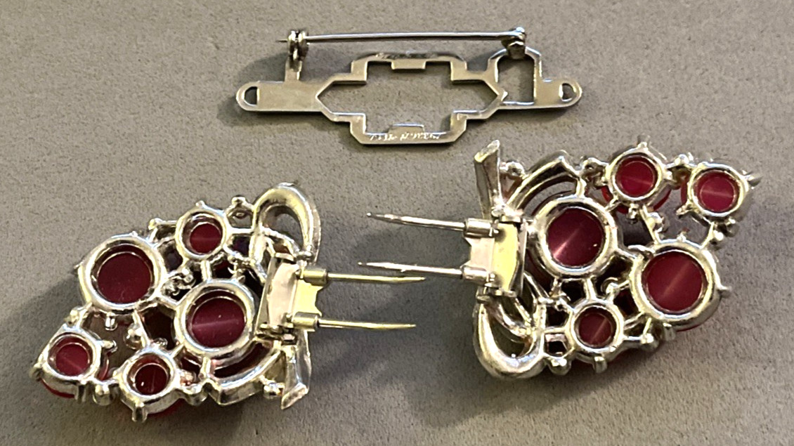1930’s CORO Duette Rasberry Moonglow Lucite Pat. Dual Fur Clip Pin Brooch Mint
