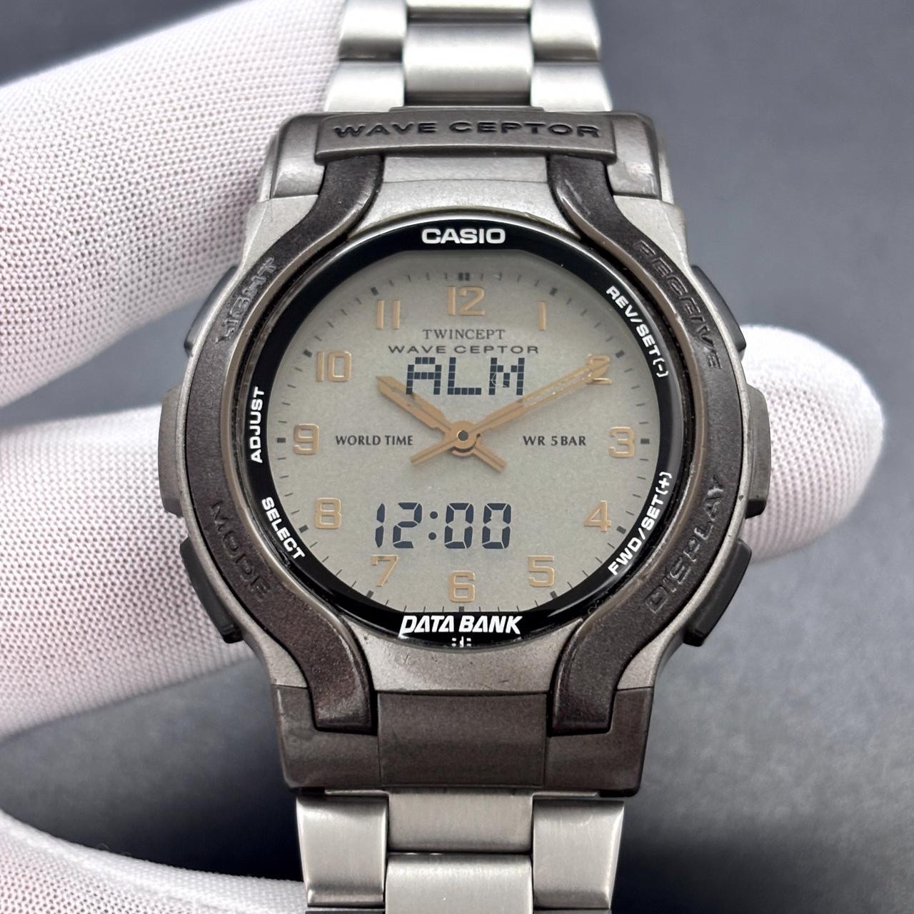 Vintage Casio Wave Ceptor WVA-200 Data Bank Ana/Digi Japan Men’s Watch Mod. 2370