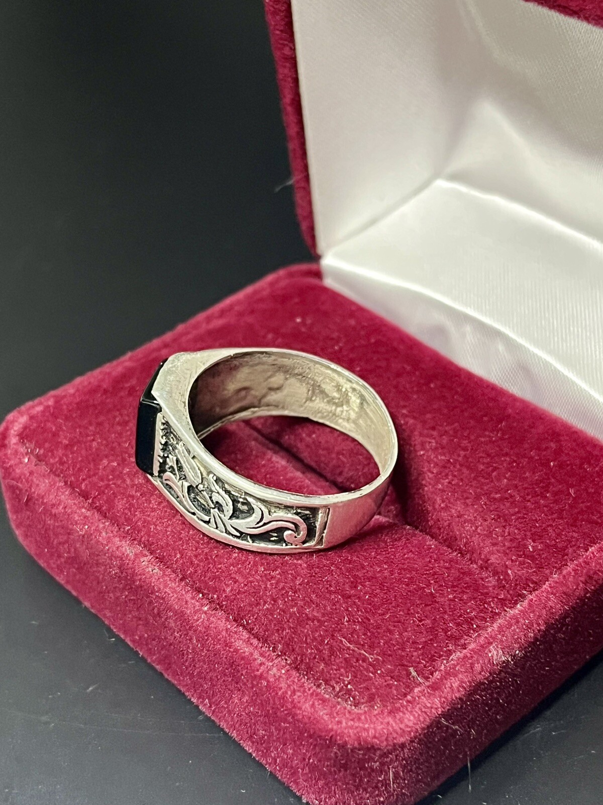 Handcrafted vintage Sterling Silver design floral onyx ring size 11.25