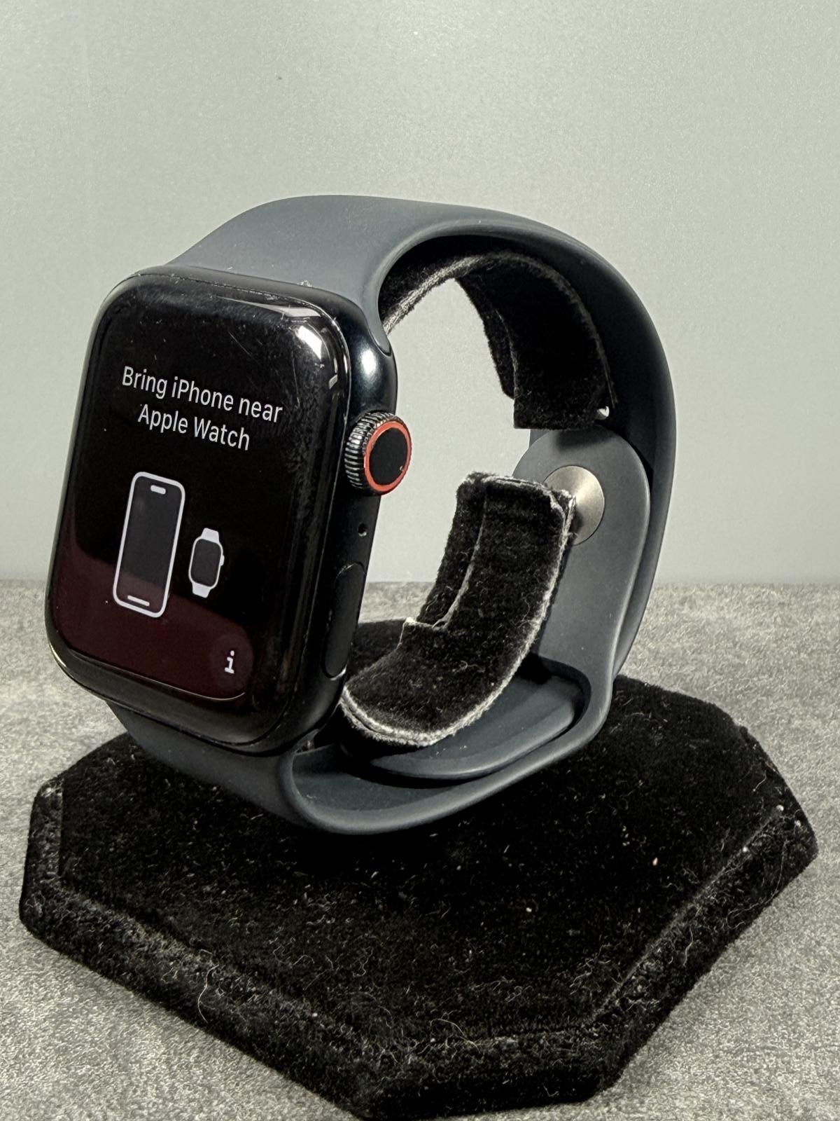Apple Watch SE 2nd Gen 44mm GPS + Cellular LTE Black – No iCloud Lock