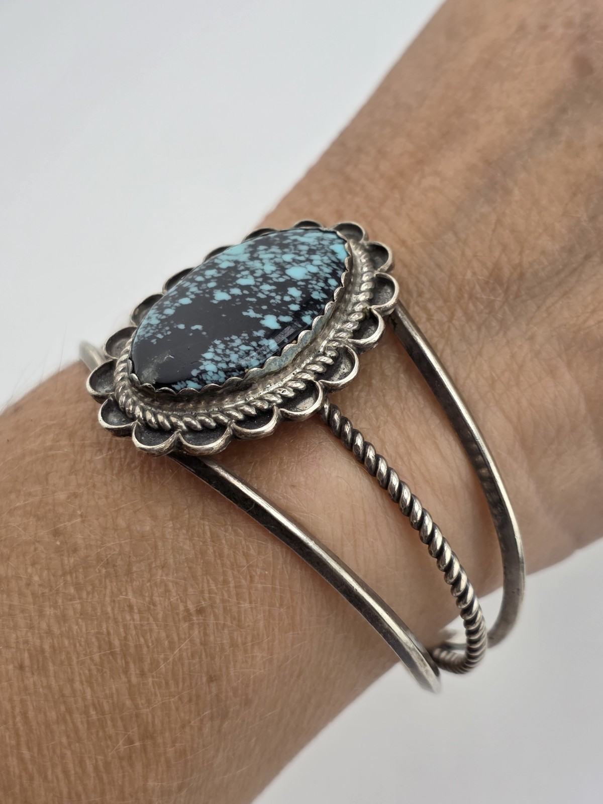 VINTAGE NATIVE AMERICAN STERLING SILVER TURQUOISE CUFF BRACELET JJJ
