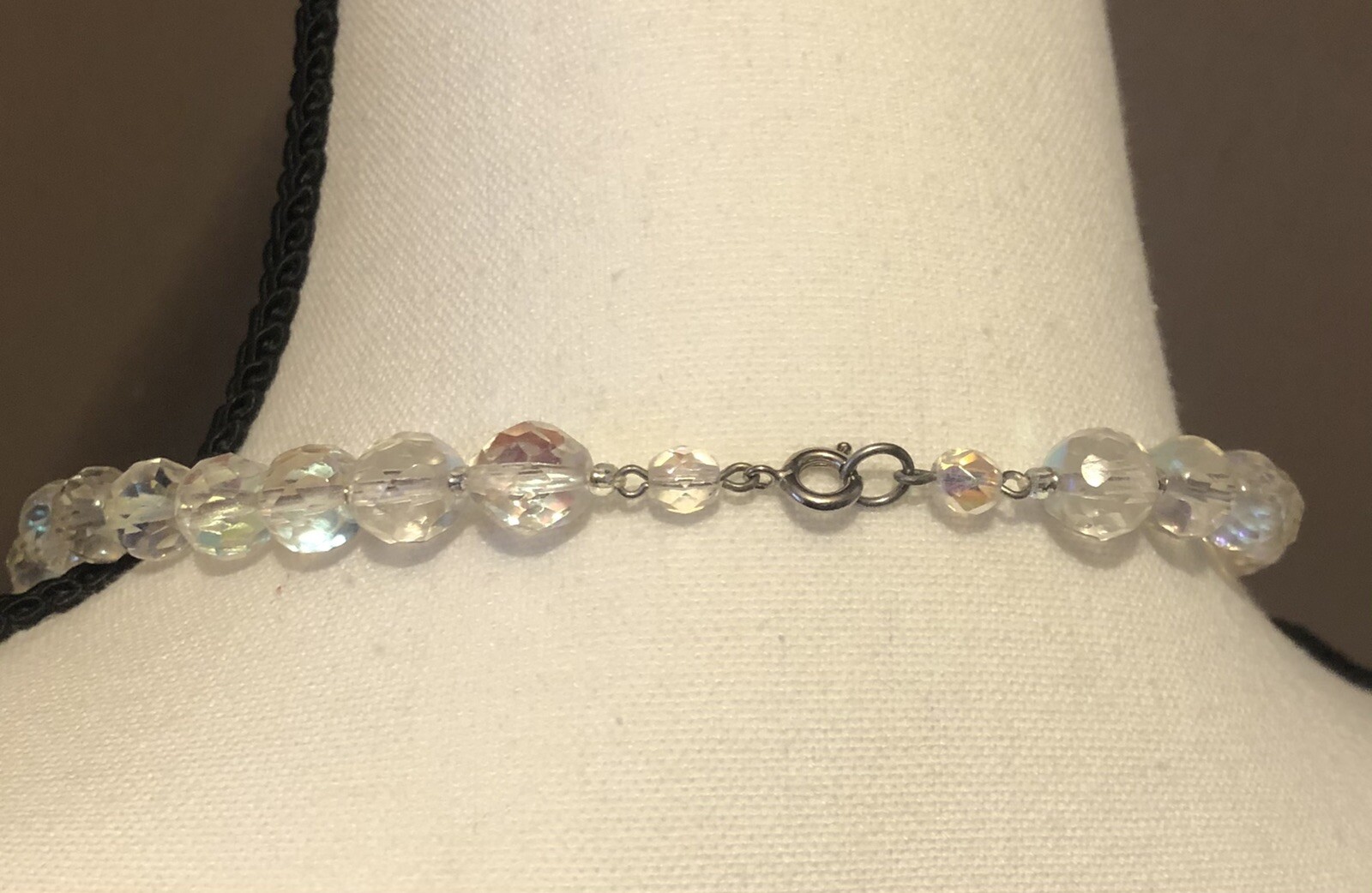 Contemporary Clear Iridescent Beaded Necklace Fashion Jewelry 3634 GO1.51D