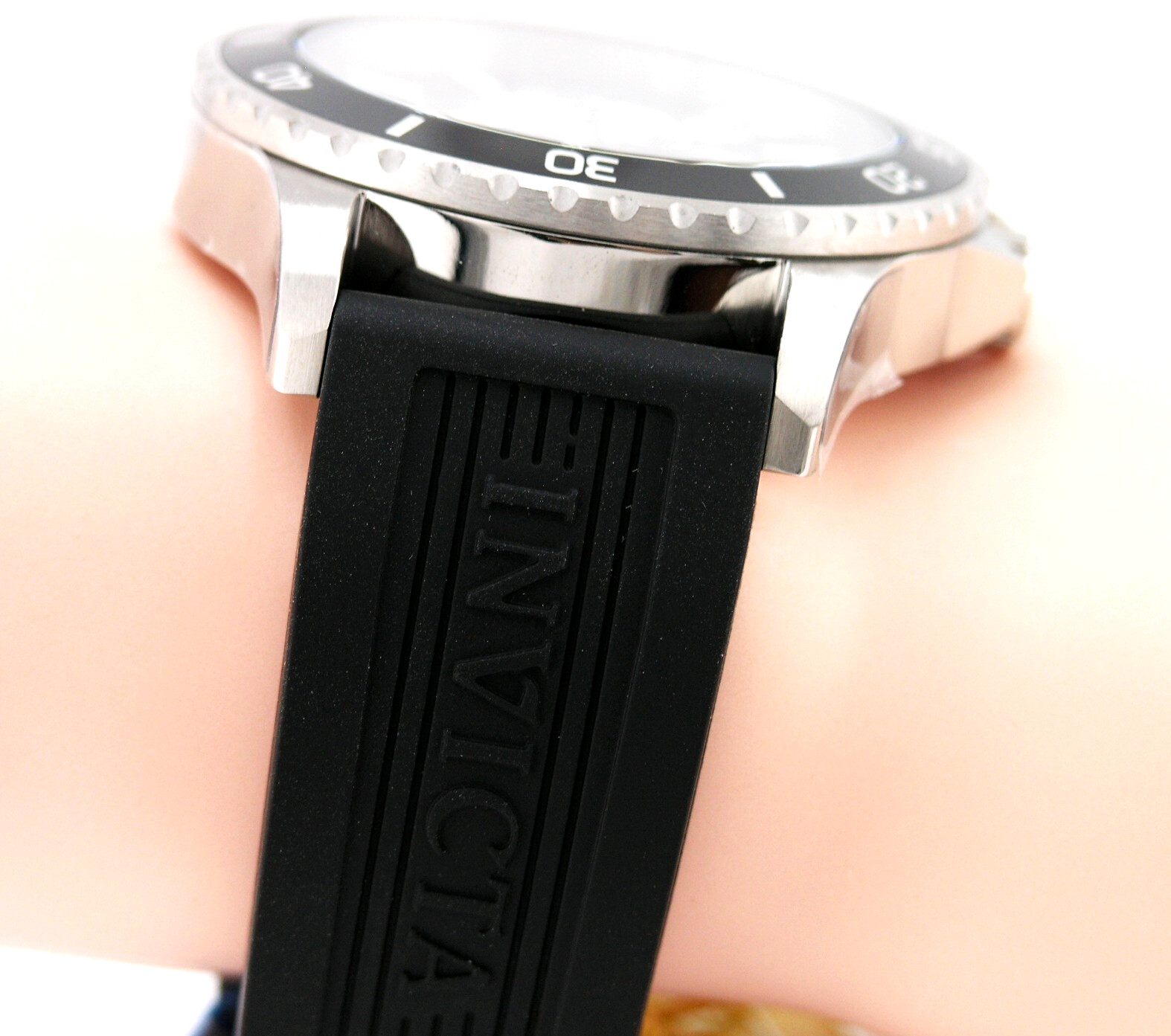 NEW WITH DEFECT INVICTA 38644 PEANUTS WATCH SNOOPY LIMITED BLACK DIAL 48MM