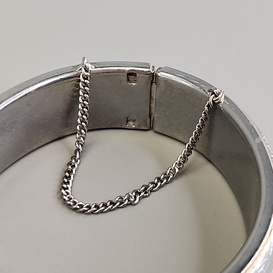 Vintage Etched Bangle Bracelet 15mm Hinged Silver Tone Push Lock 6.5″