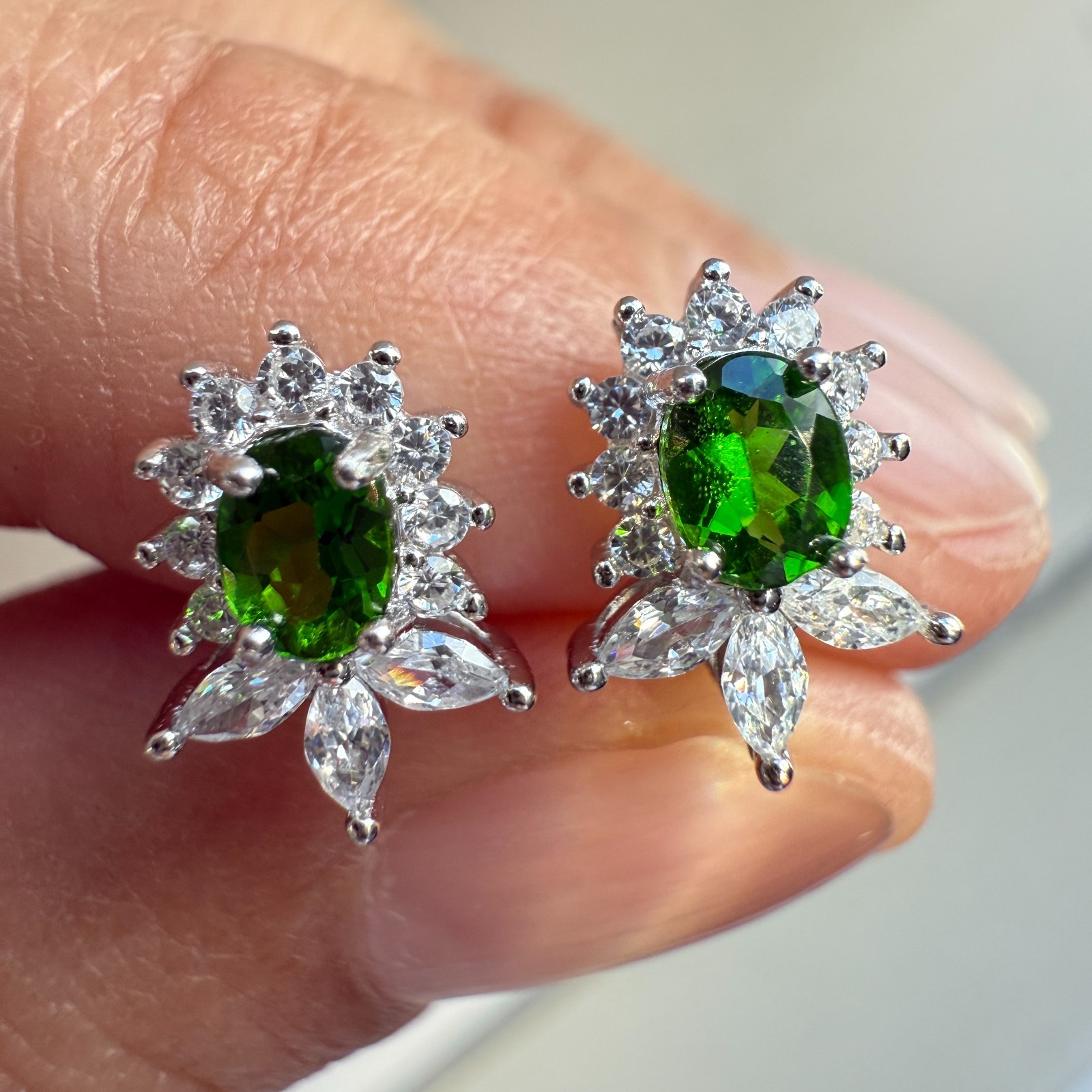 925 Sterling Silver Earrings 4x3mm Natural Diopside Gemstone Zircon Flower Stud