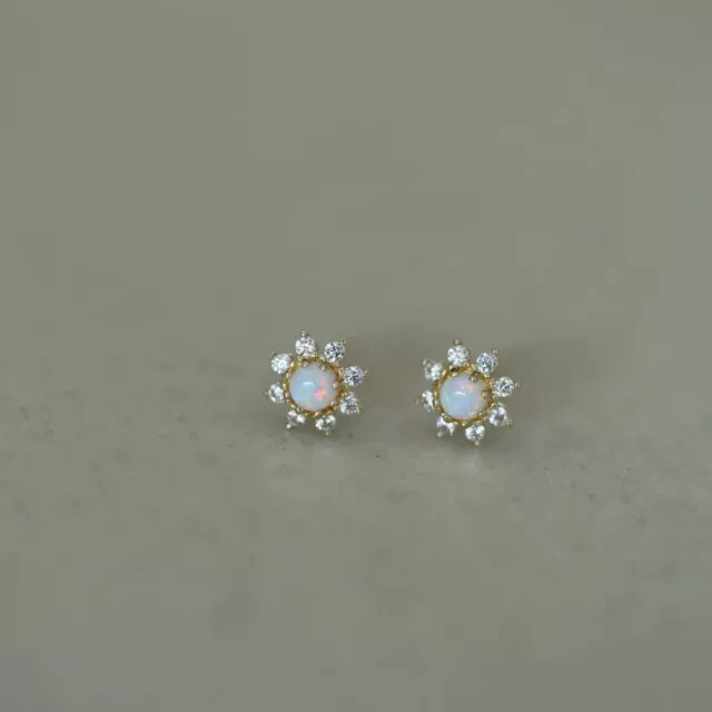 1Ct Round Cut Natural Fire Opal Women’s Pretty Flower Stud14K Yellow Gold Plated