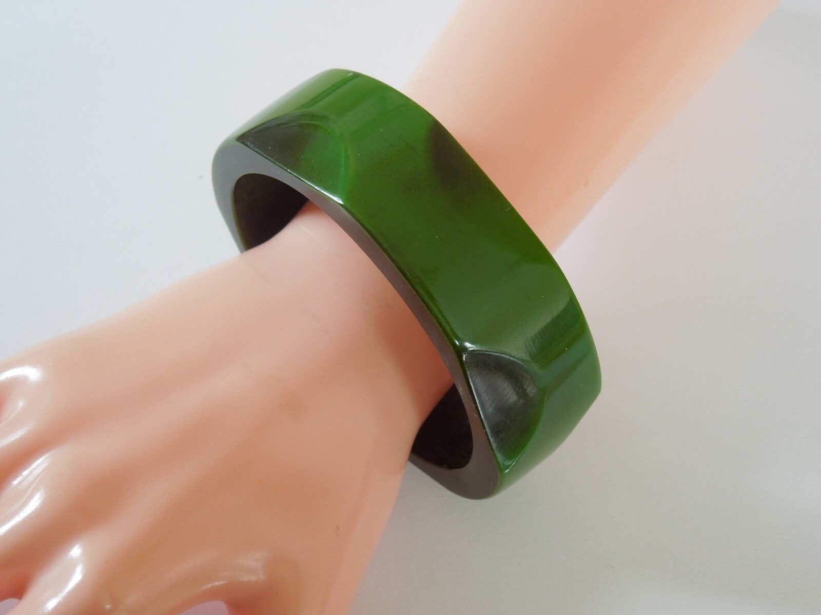 Vintage Green Bangle 1950s Galalith? Not Bakelite 54.4 g Ø 6.6 cm