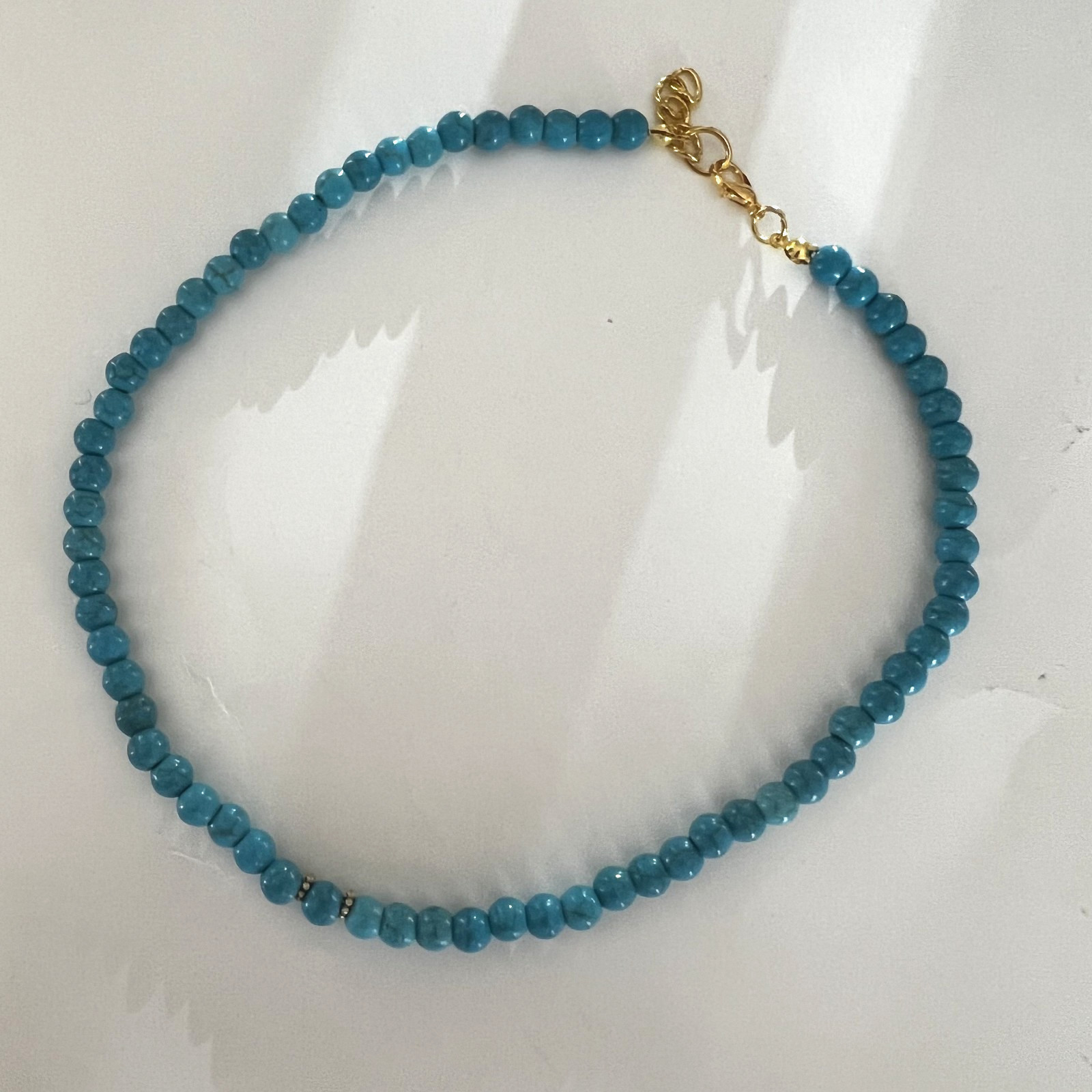Faux turquoise round beaded choker neckalce adjustable gold tone clasp 16″