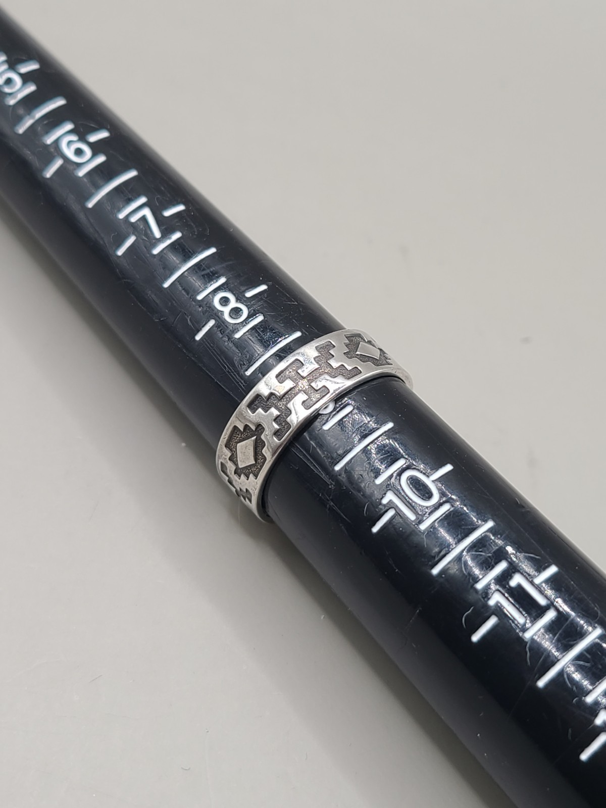 Vtg Wheeler Manufacturing Co Sterling Silver Tribal Overlay Band Ring Size 8.5