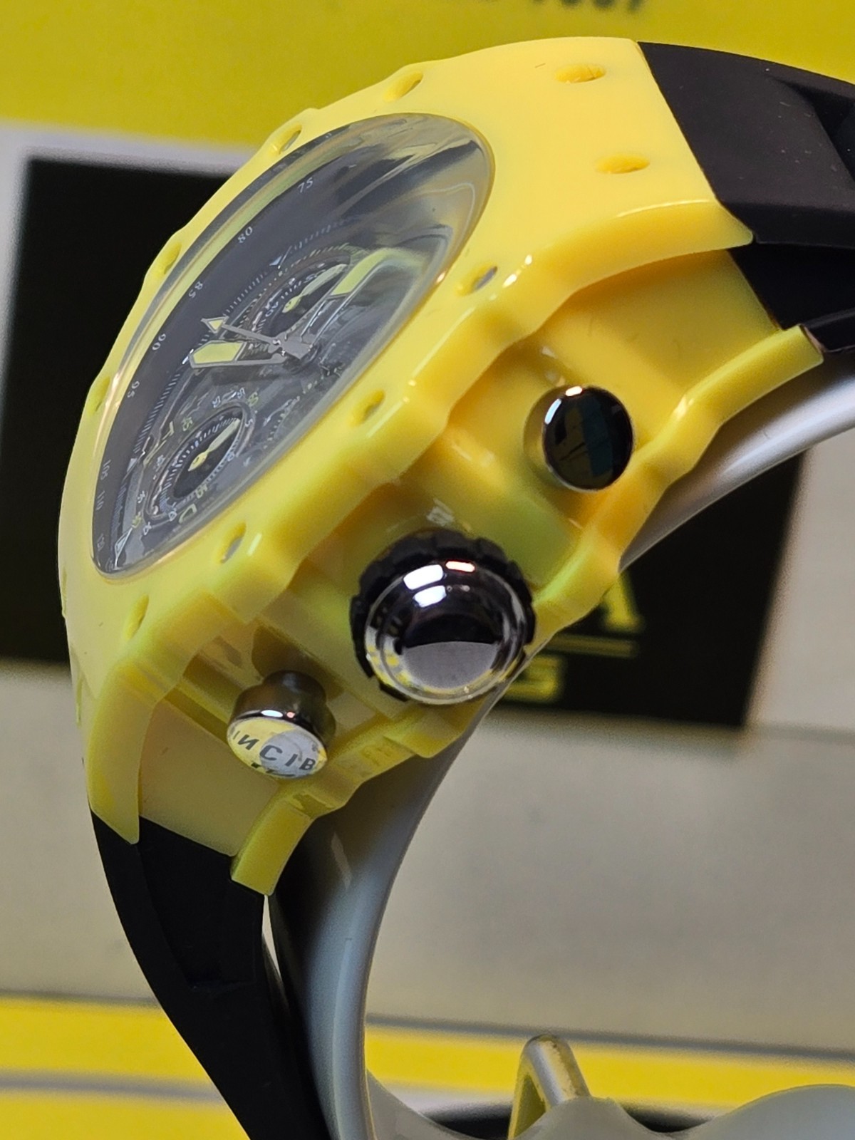 Invicta Racing Valyron Mens Watch 41mm Yellow & Black w/ Black Racing Dial NEW!!