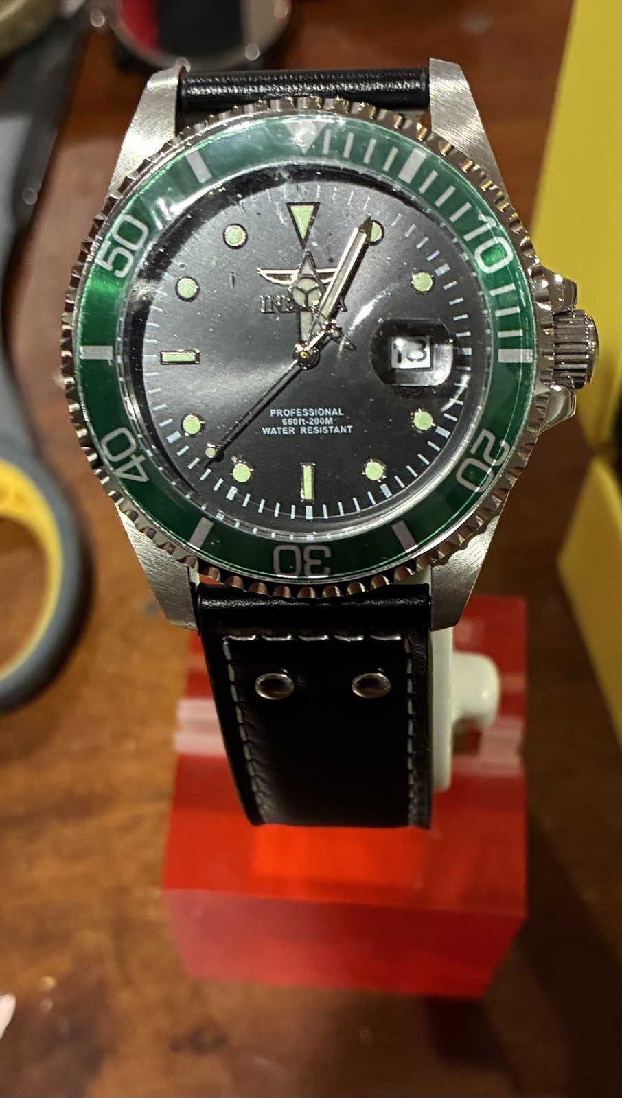 Invicta Pro Diver Men’s Quartz Date 48-51.9mm Green Bezel Black Dial Leather Box