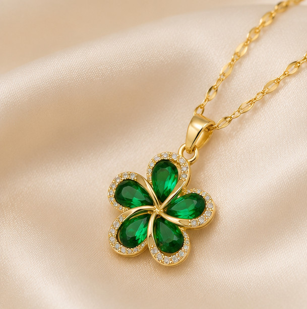 2.5Ct Pear Cut Simulated Emerald Women’s Pendant Necklace 14K Yellow Gold Plated