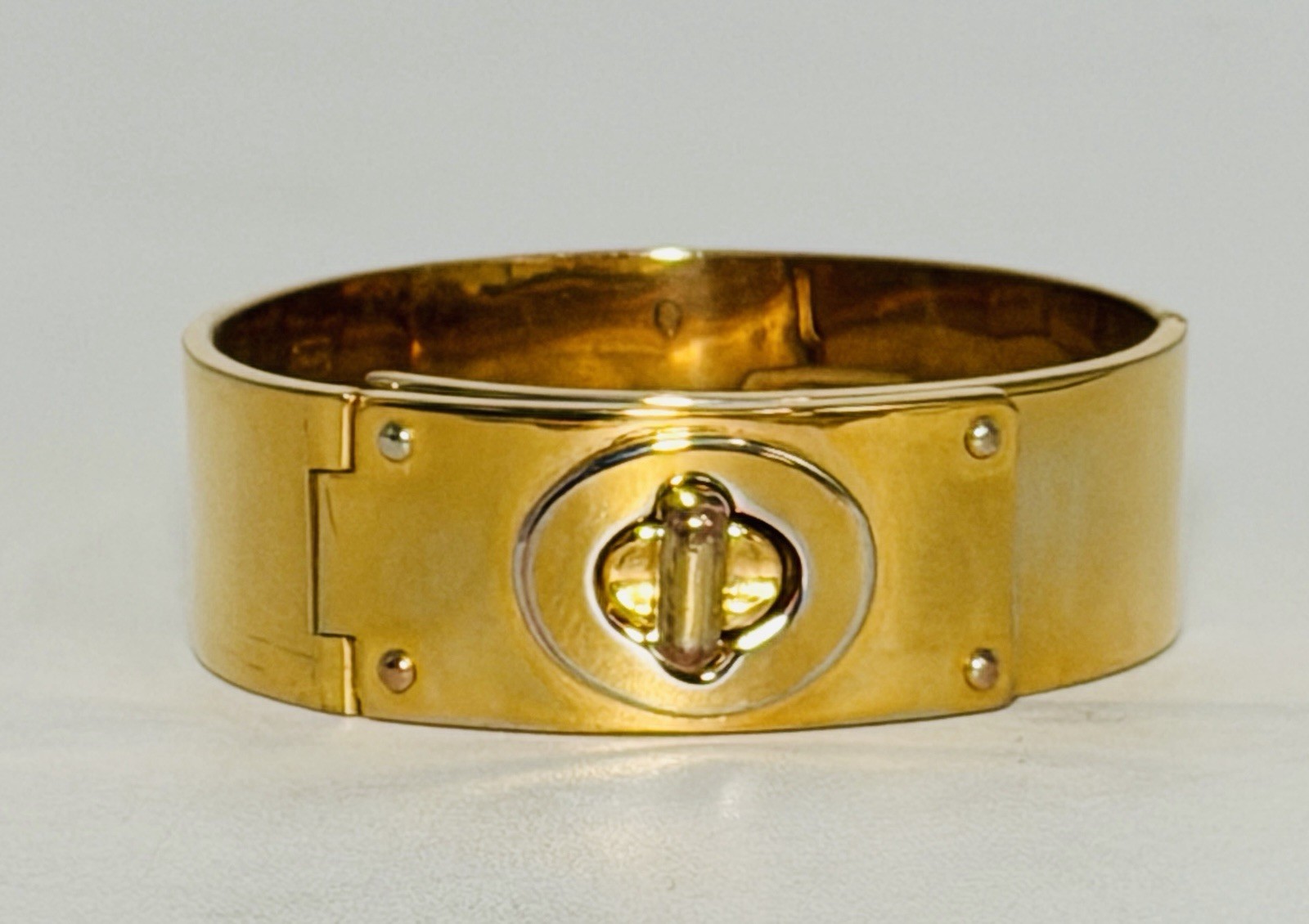 Coach Shiny Gold Turn Lock Bracelet Bangle Opens closes 3/4″ Thick