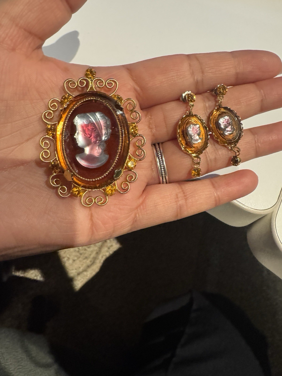 Confirmed Vintage JULIANA Cameo For CELEBRITY NY Brooch / Pendent & Earings Set
