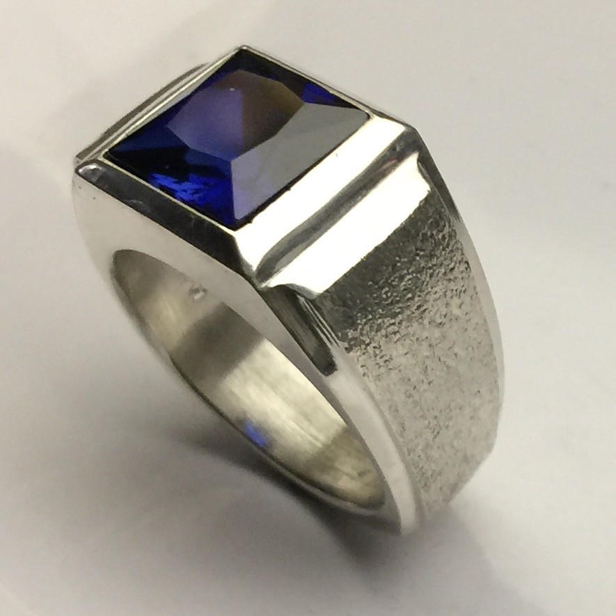 MJG STERLING SILVER MEN’S RING.10 X 10MM SQUARE FACETED LAB SAPPHIRE. SZ 10
