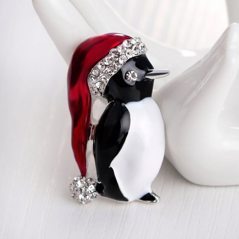 MR PENGUIN CHRISTMAS WINTER RHINESTONE & ENAMEL PIN BROOCH~VINTAGE STYLE