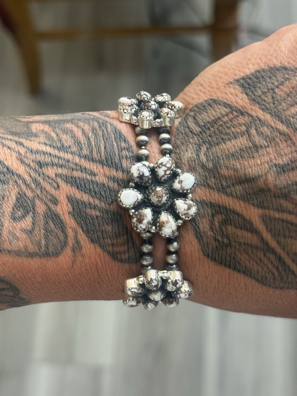 STERLING SILVER 4mm NAVAJO PEARL WILD HORSE CLUSTER STRETCH BRACELET .925 6-7”