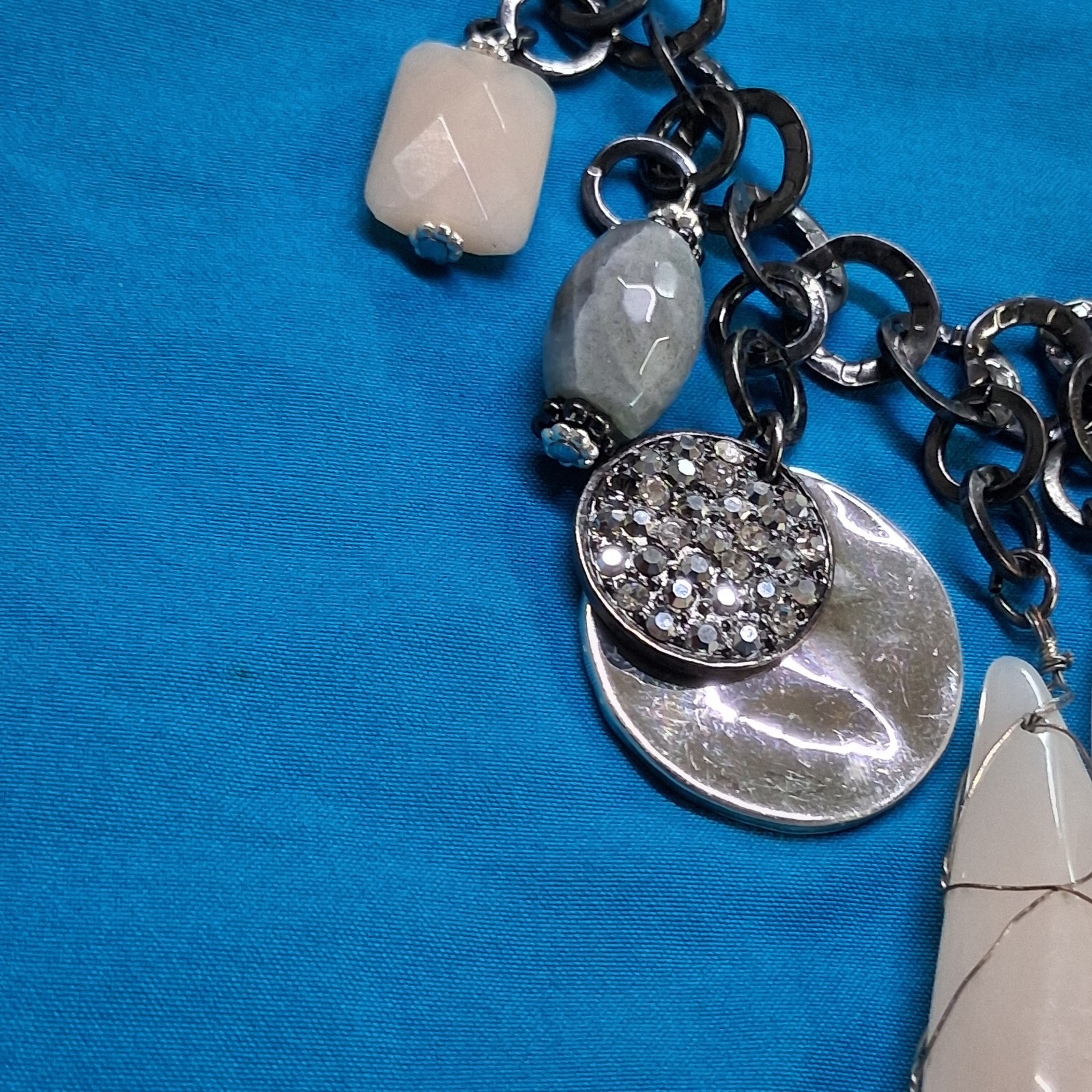 Chico’s Dangling Chandelier Pendants Faceted Bead Lobster Clasp Necklace