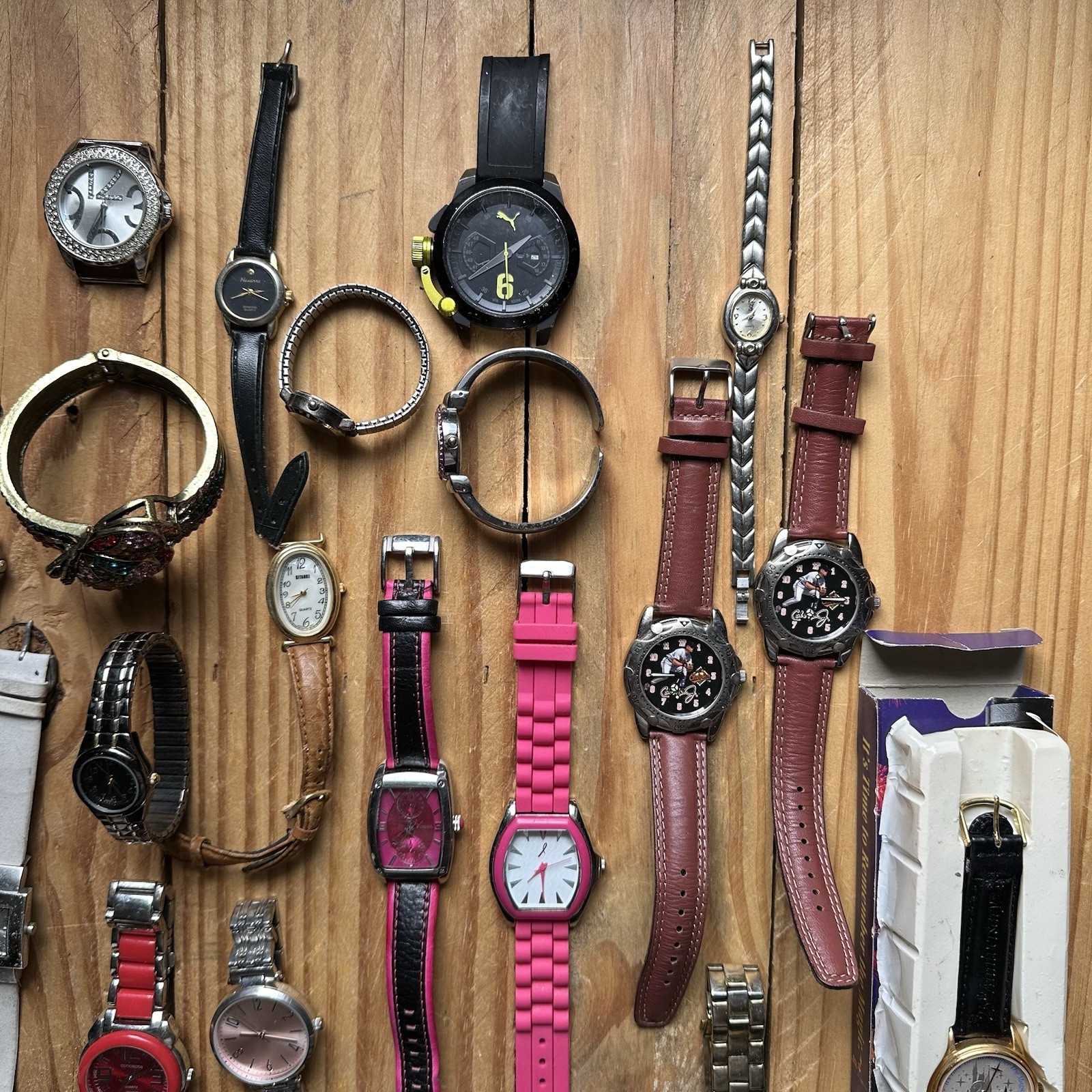 Vintage Lot of 29 Assorted Watches, For Parts, Repair, Running Unkown
