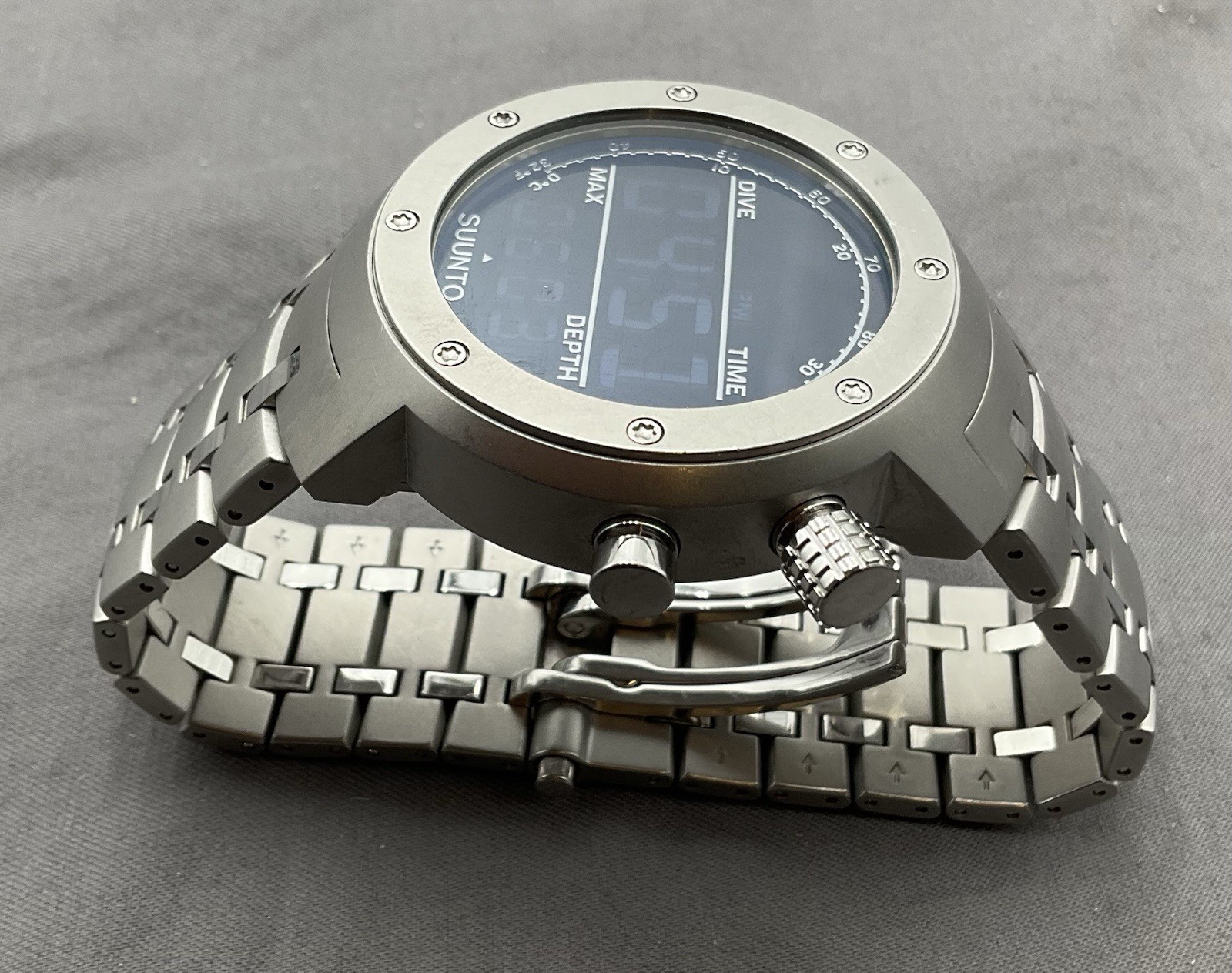 Suunto Elementum Aqua Men’s Dive Watch Steel Band New Battery Working Excellent