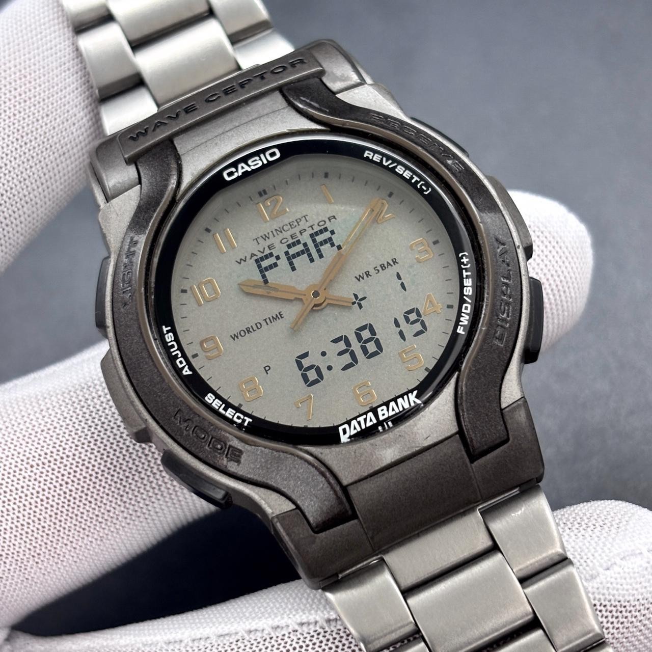 Vintage Casio Wave Ceptor WVA-200 Data Bank Ana/Digi Japan Men’s Watch Mod. 2370