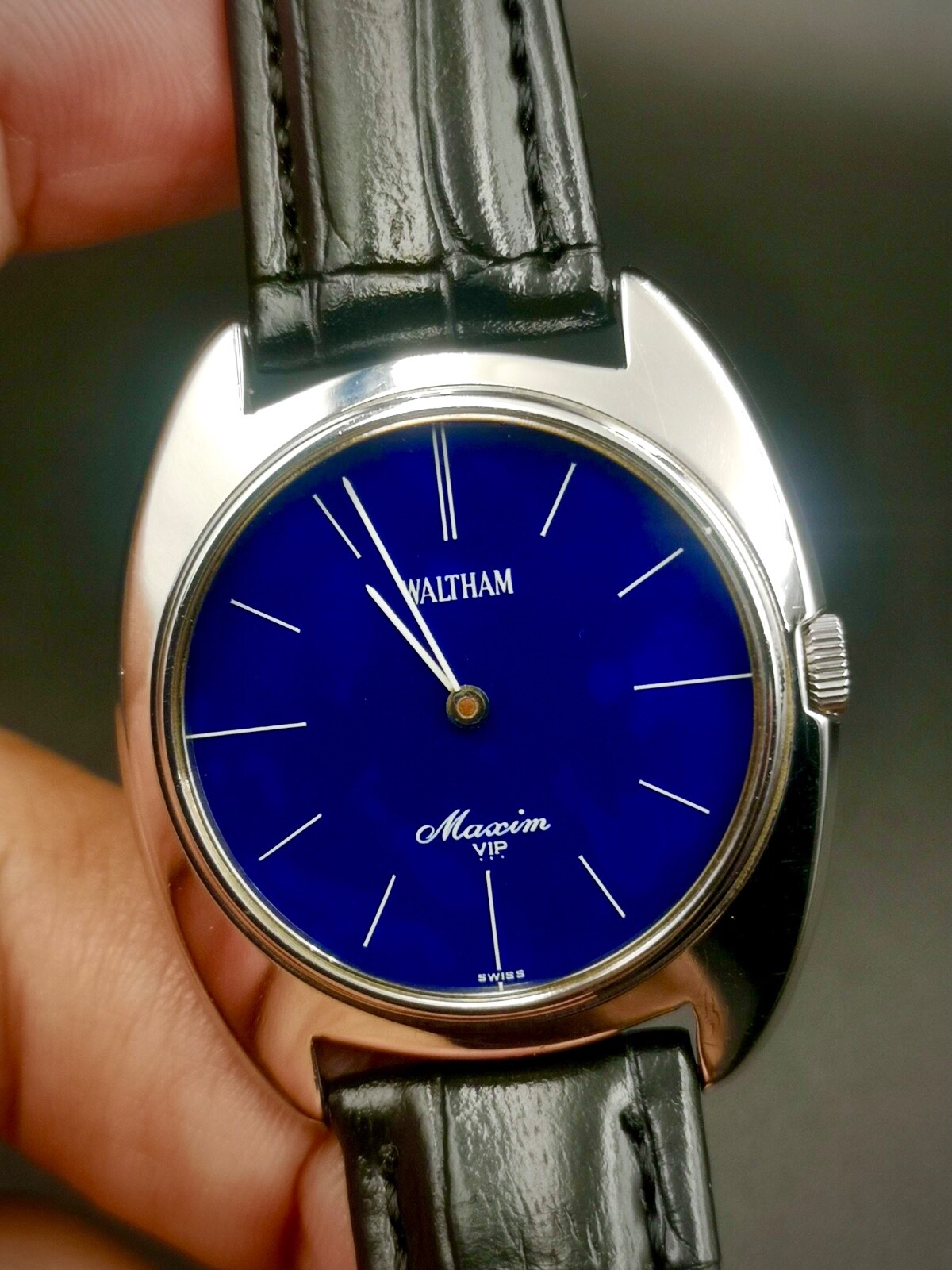 Vintage And Rare WALTHAM Maxim VIP Hand-Winding Unisex watch. 17 Jewels.