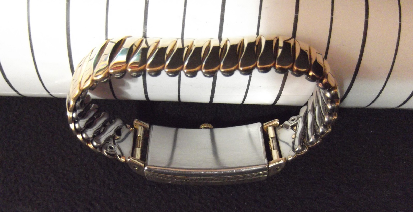VINTAGE ART DECO BROADWAY CURVED MEN’S WATCH 1OK G/F BAND MANUAL WIND