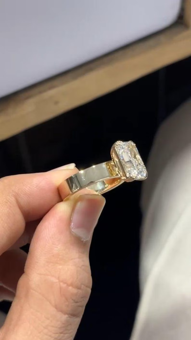 5.0Ct Radiant-Cut E/VS1 Lab Grown Diamond Solitaire Wedding Ring 14K Yellow Gold