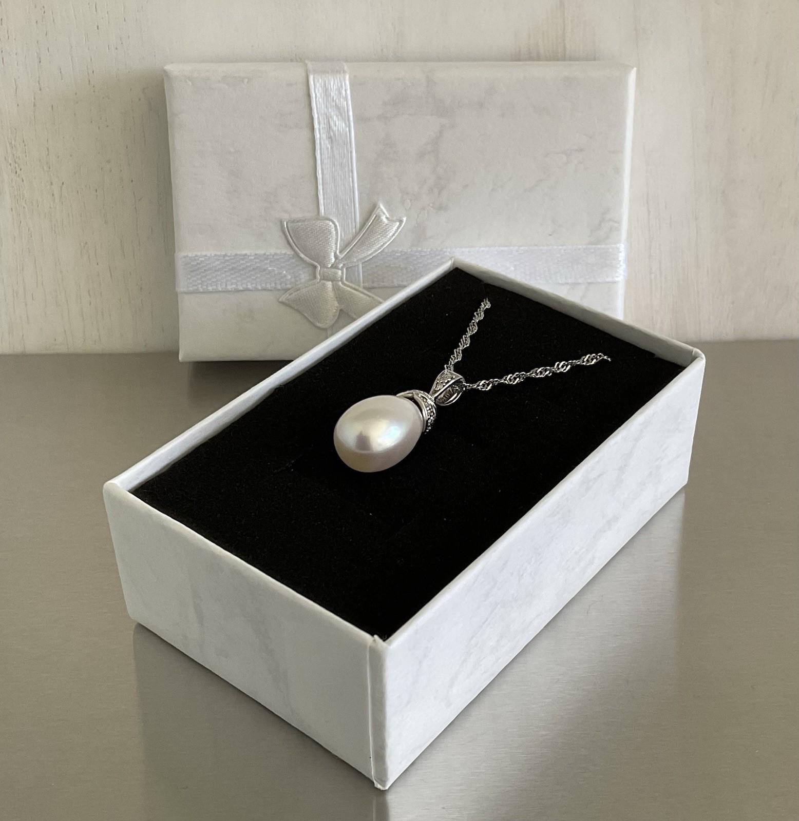 Genuine Pearl with 28 Diamond Accents Pendant Necklace 925 Sterling Silver 17″