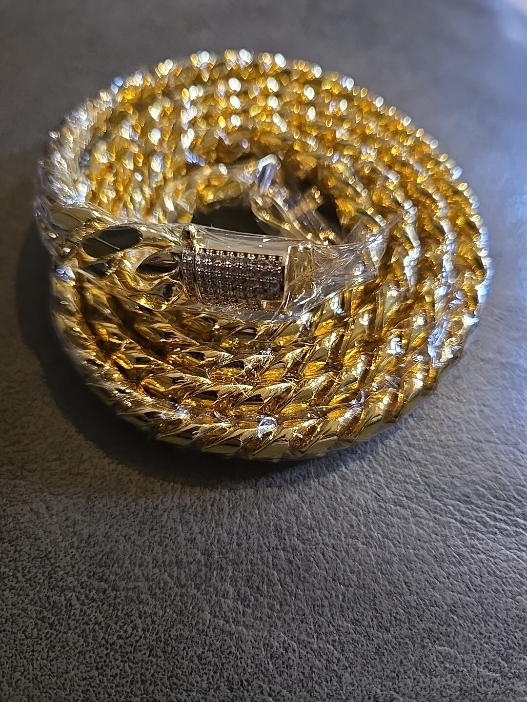 Unisex-Adult Miami Cuban Link Gold Colored 30 Inch Chain With Triple Closure NIB